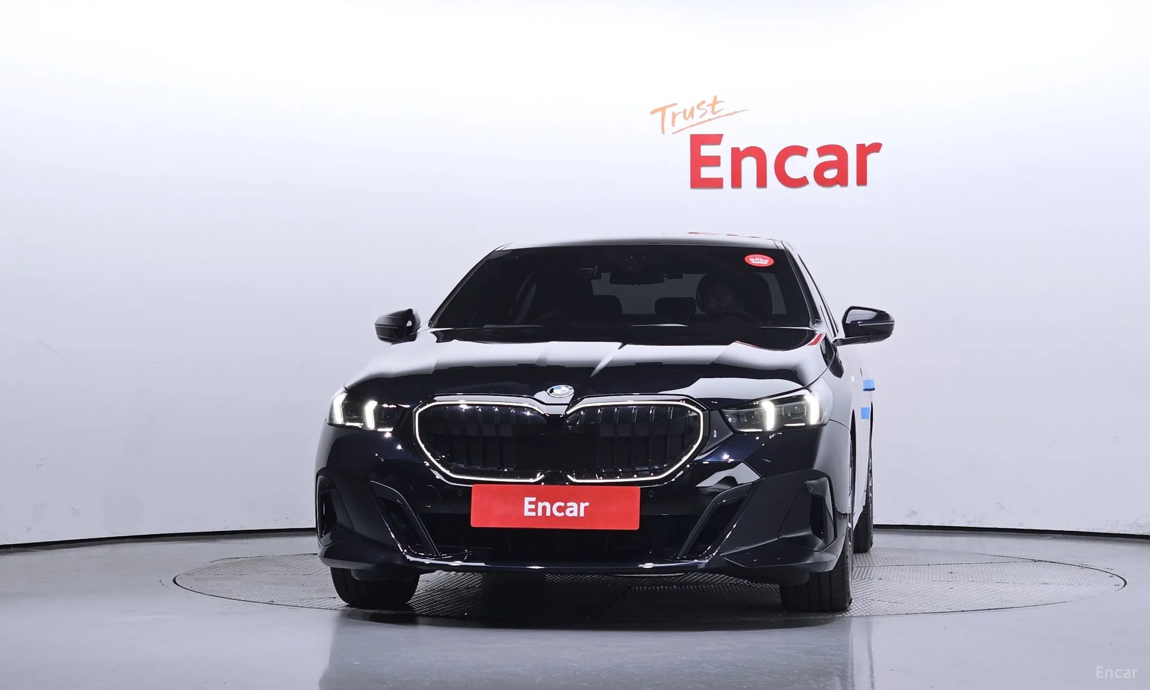 BMW 5 Series (G60) превью 2
