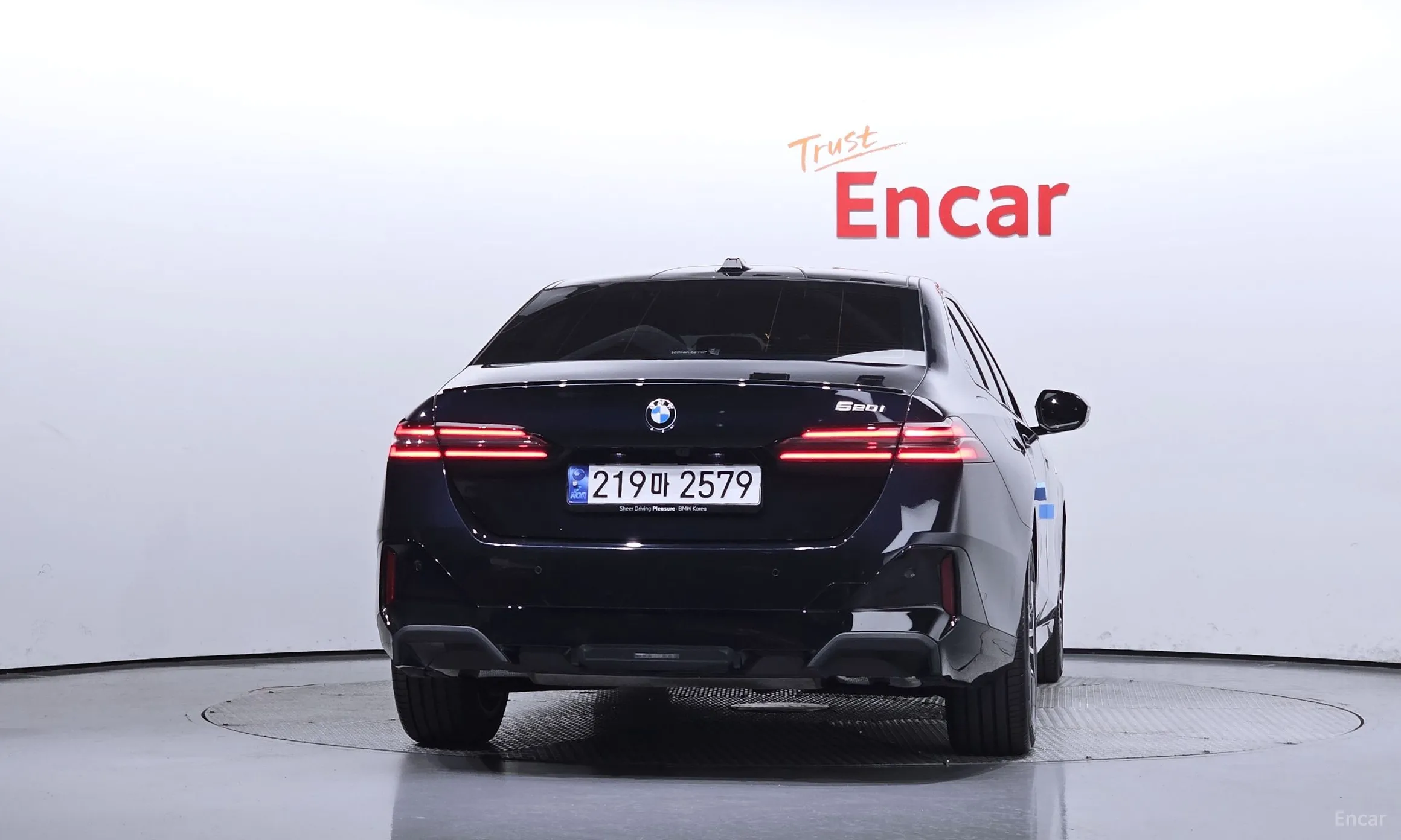 BMW 5 Series (G60) превью 3