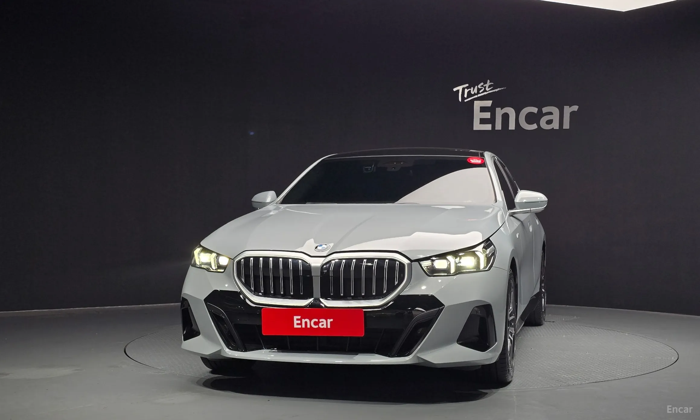 BMW 5 Series (G60) превью 2