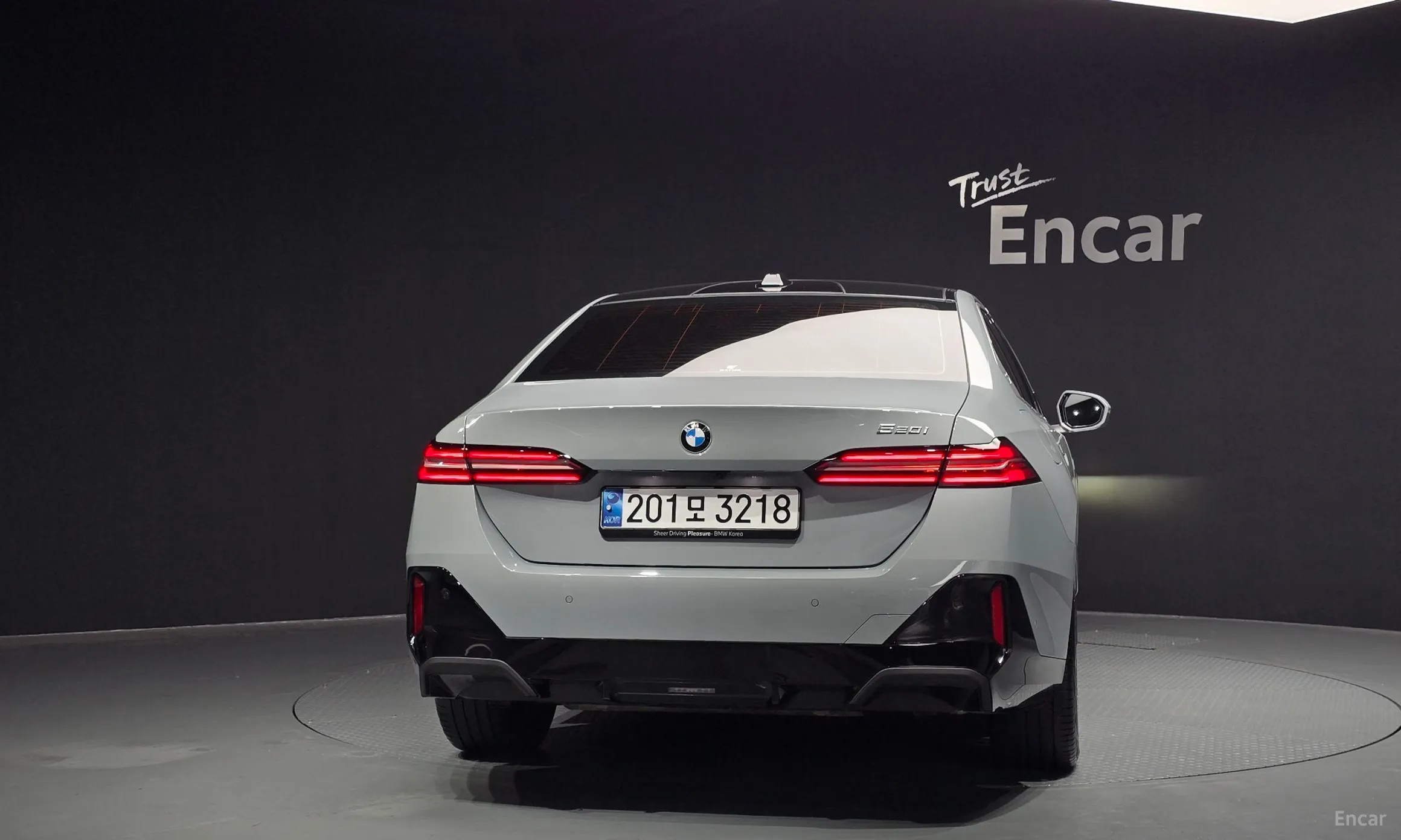 BMW 5 Series (G60) превью 3