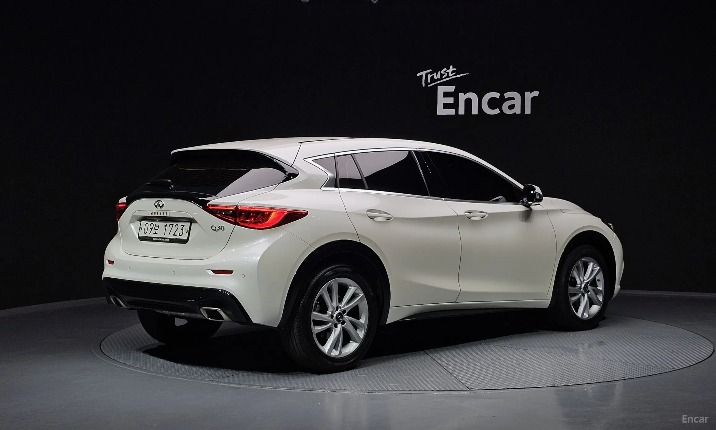 Infiniti Q30
