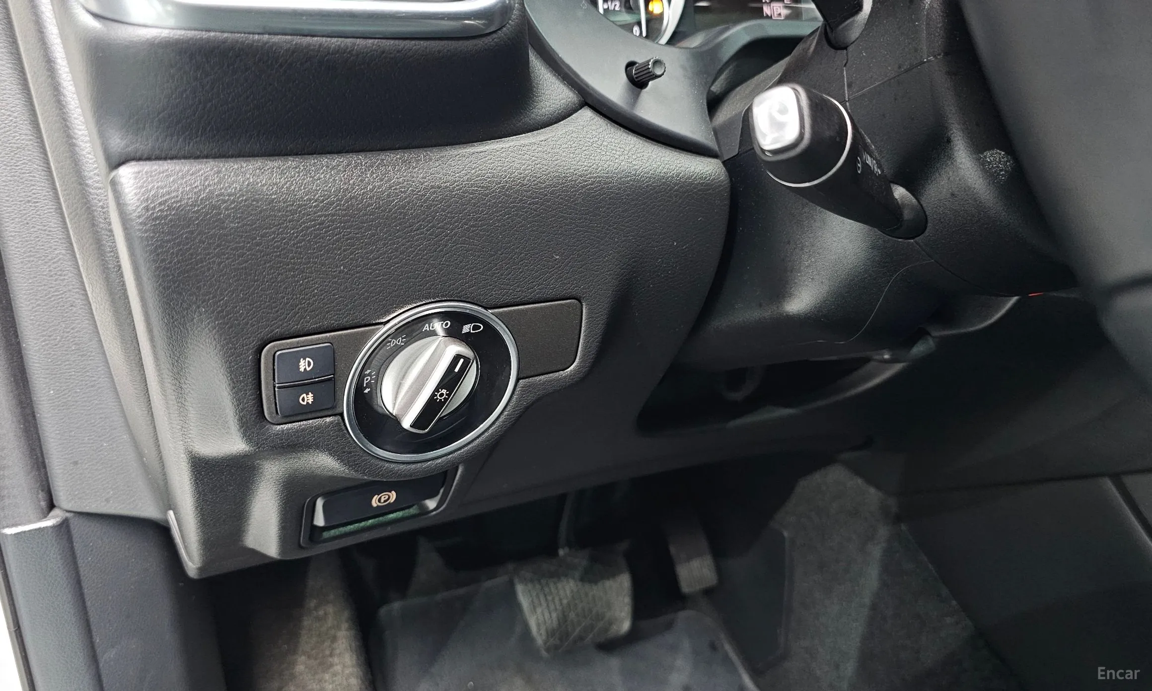 Infiniti Q30 превью 19