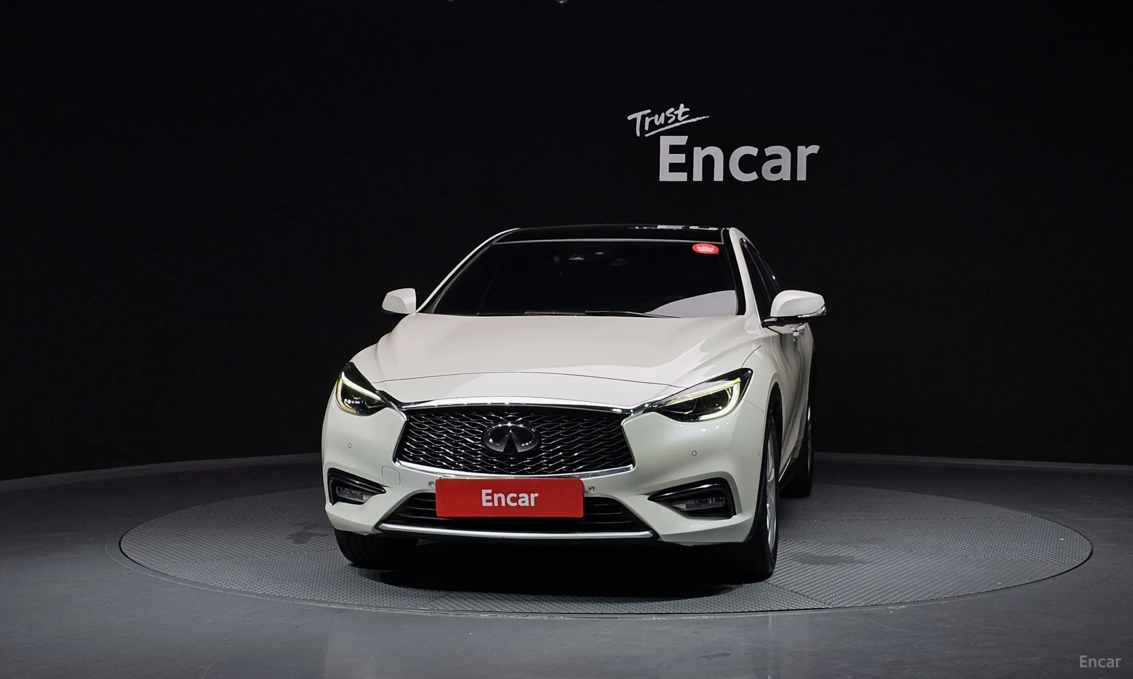 Infiniti Q30 превью 3