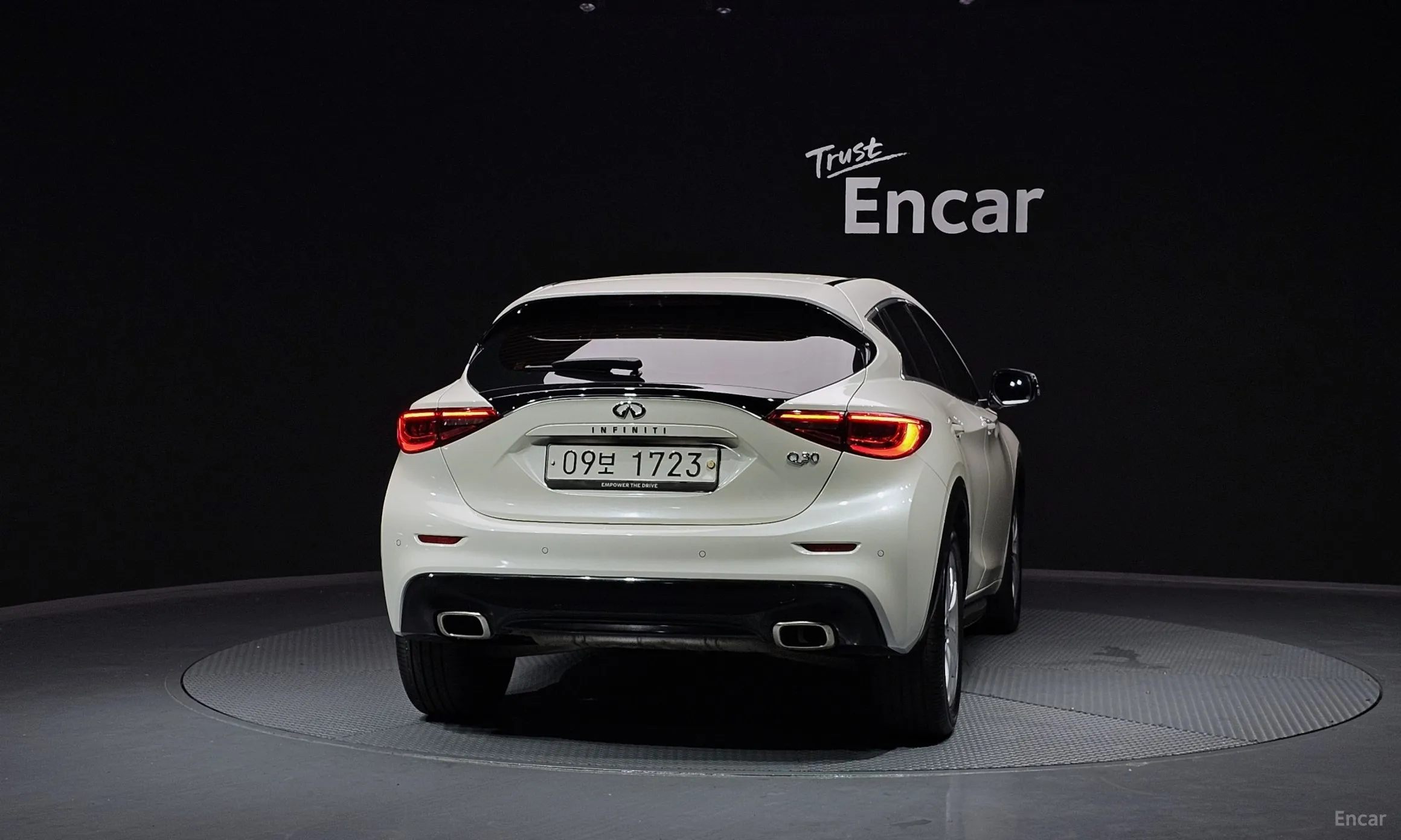 Infiniti Q30 превью 4
