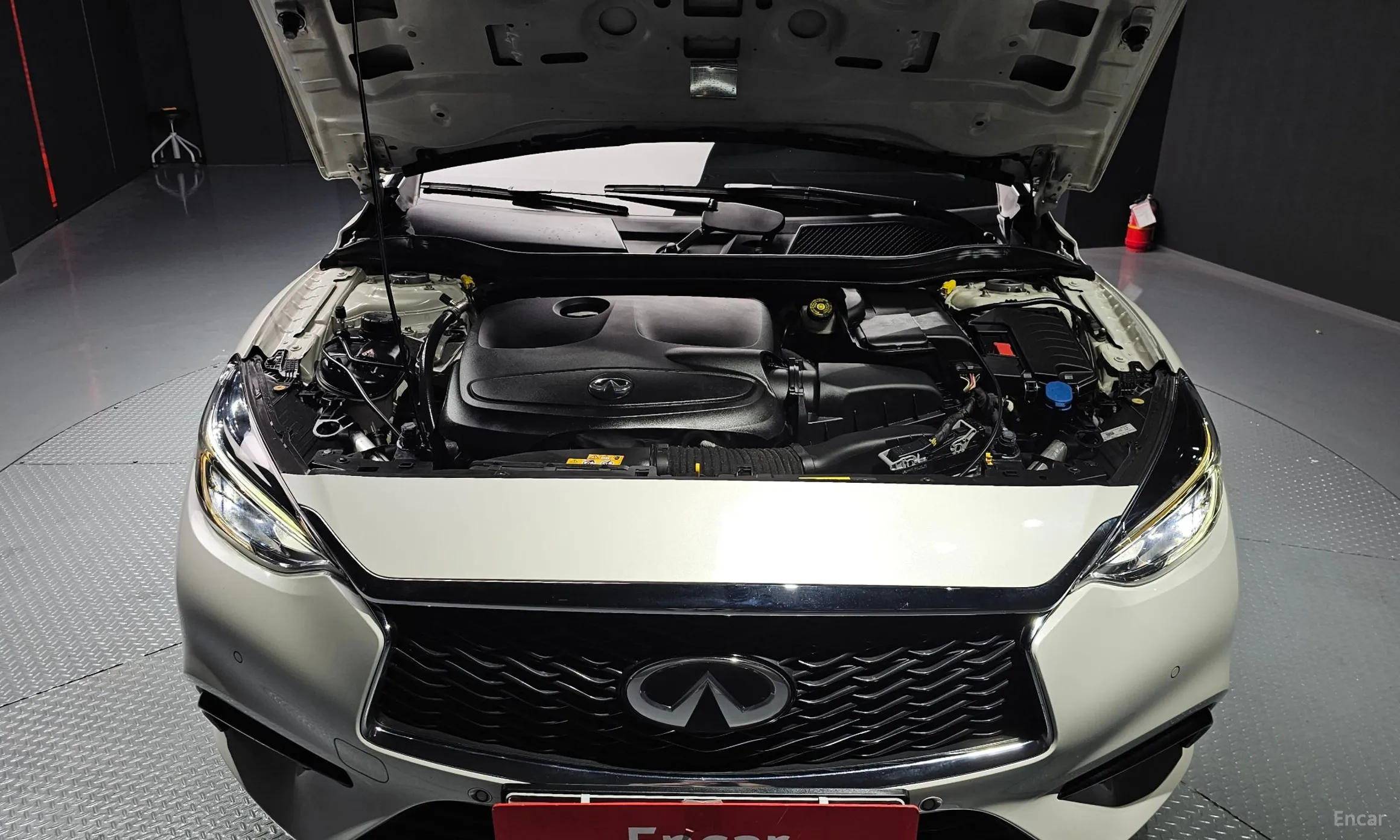 Infiniti Q30 превью 6