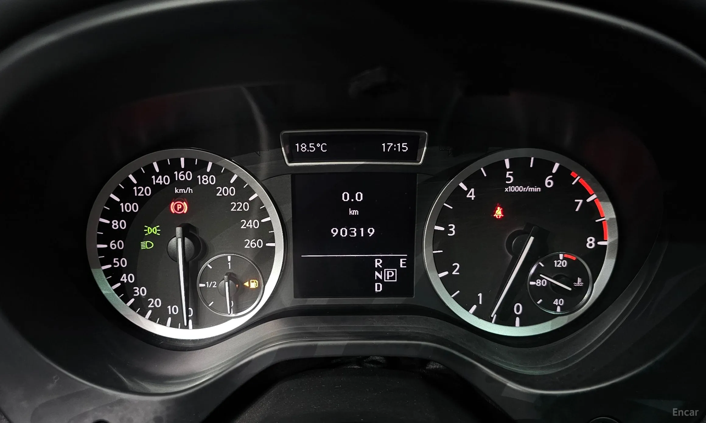 Infiniti Q30 превью 8