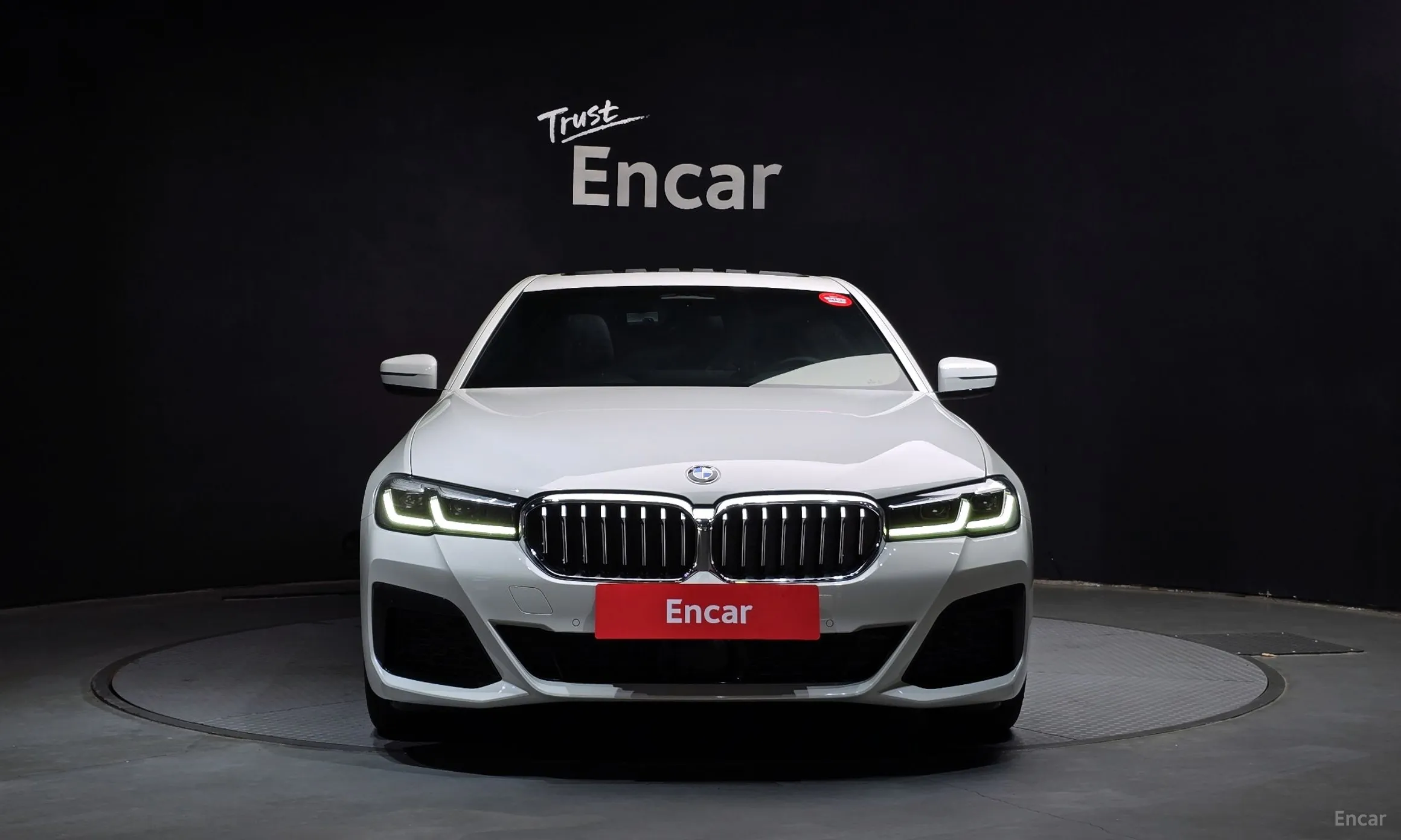 BMW 5 Series (G30) превью 2