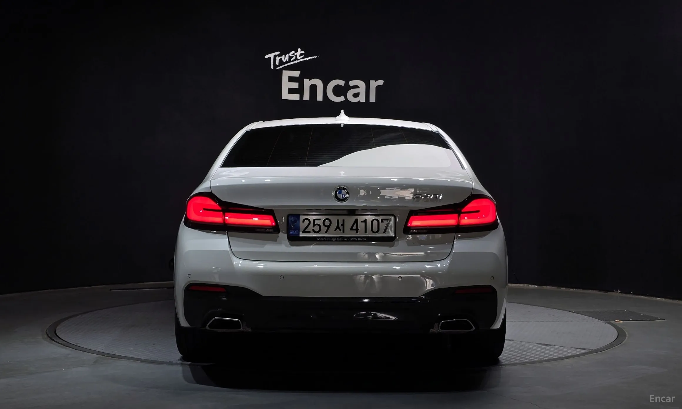 BMW 5 Series (G30) превью 3