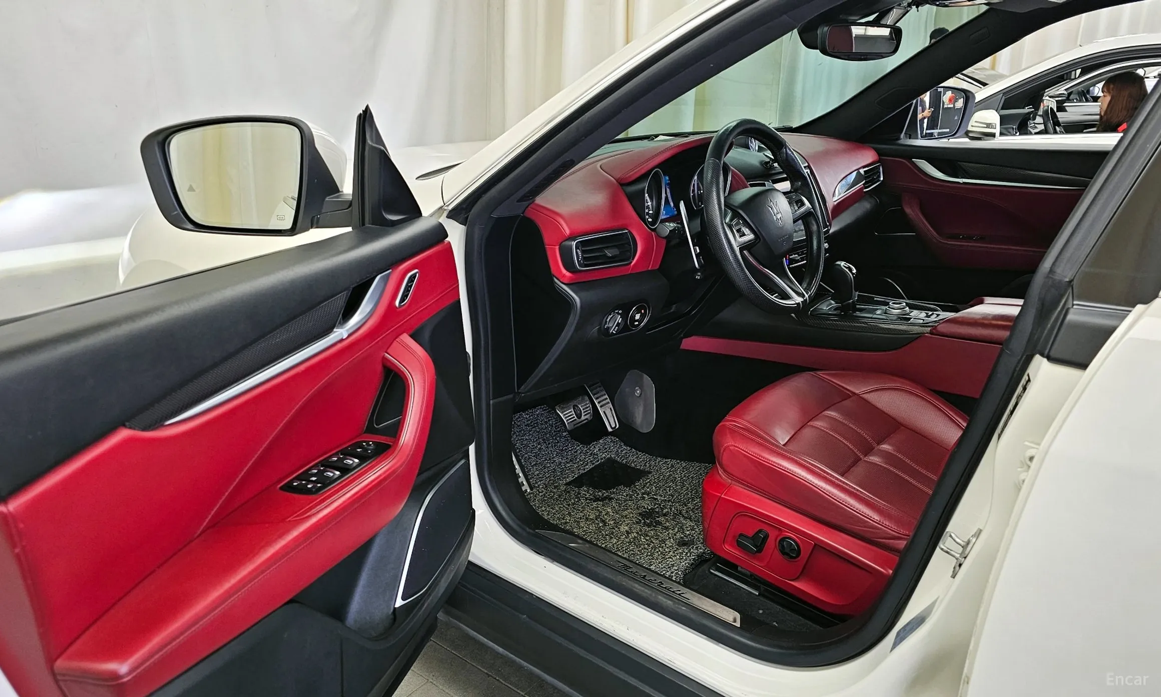 Maserati Levante превью 10