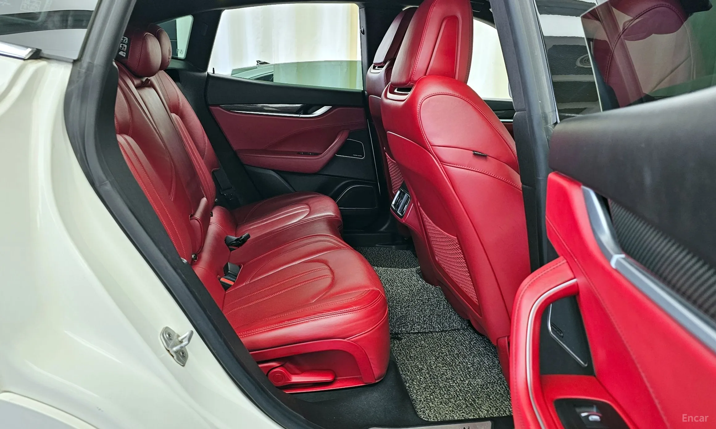 Maserati Levante превью 12