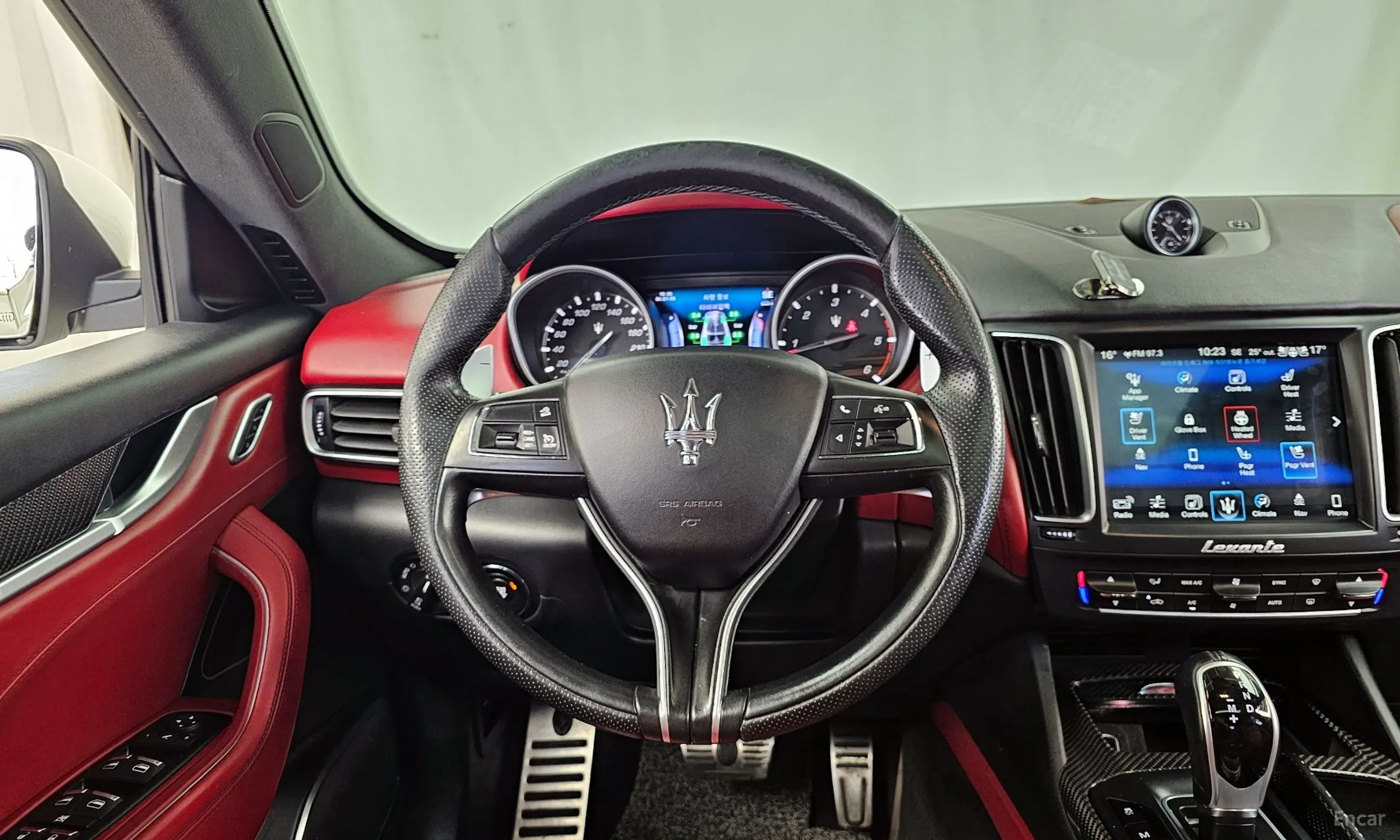 Maserati Levante превью 13