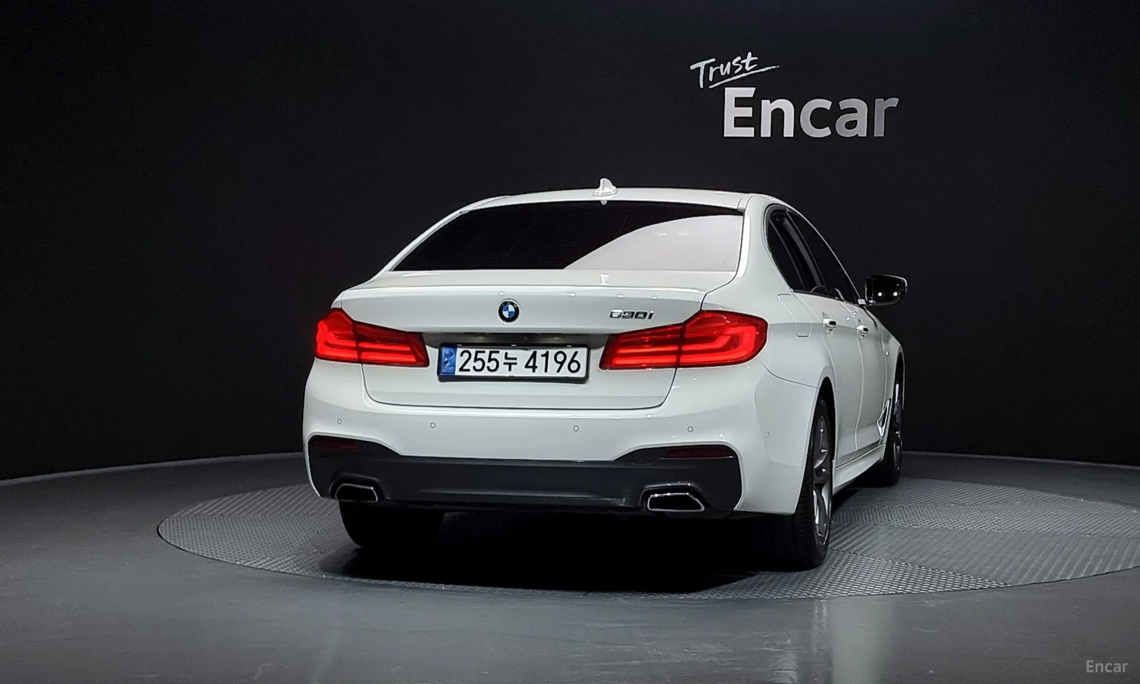 BMW 5 Series (G30) превью 3