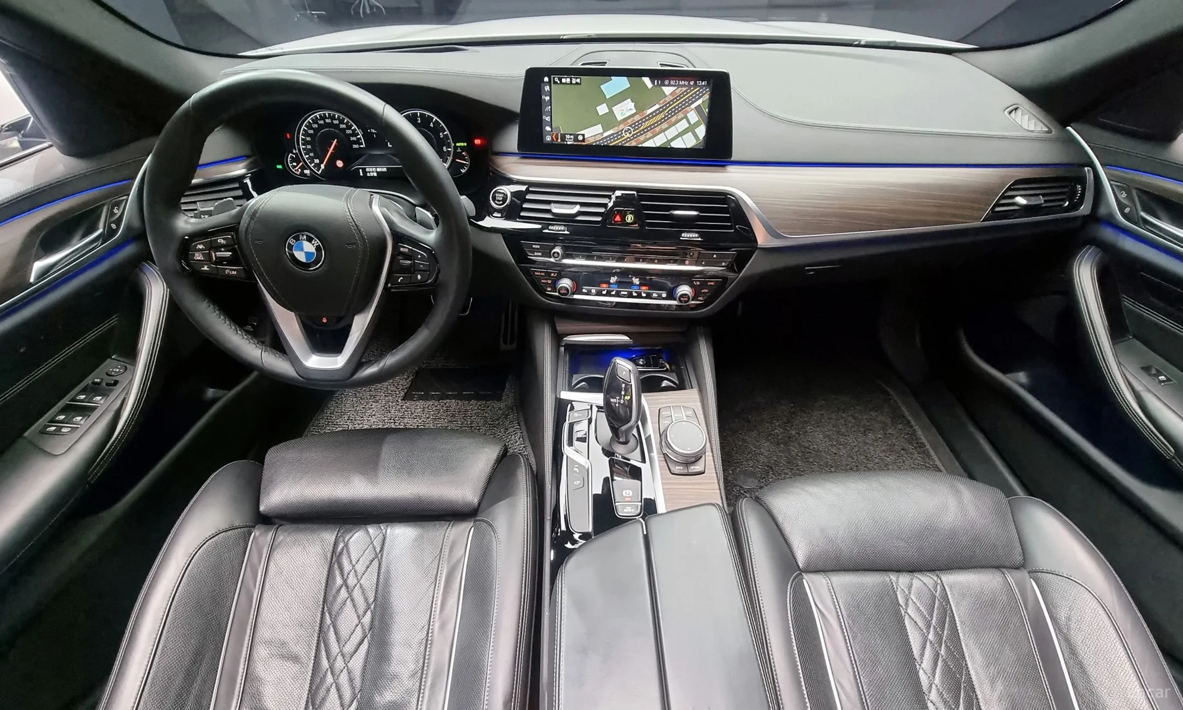BMW 5 Series (G30) превью 4