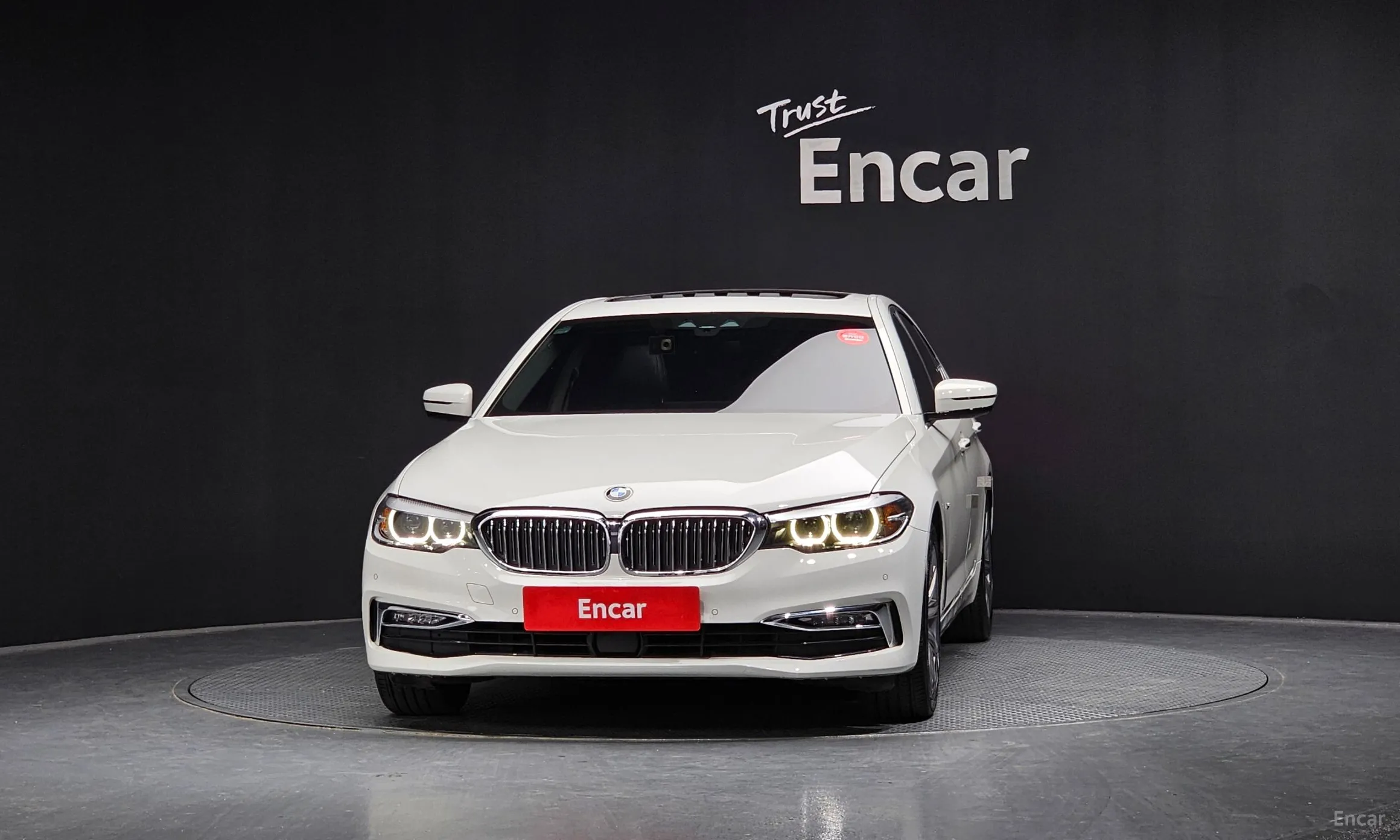 BMW 5 Series (G30) превью 2