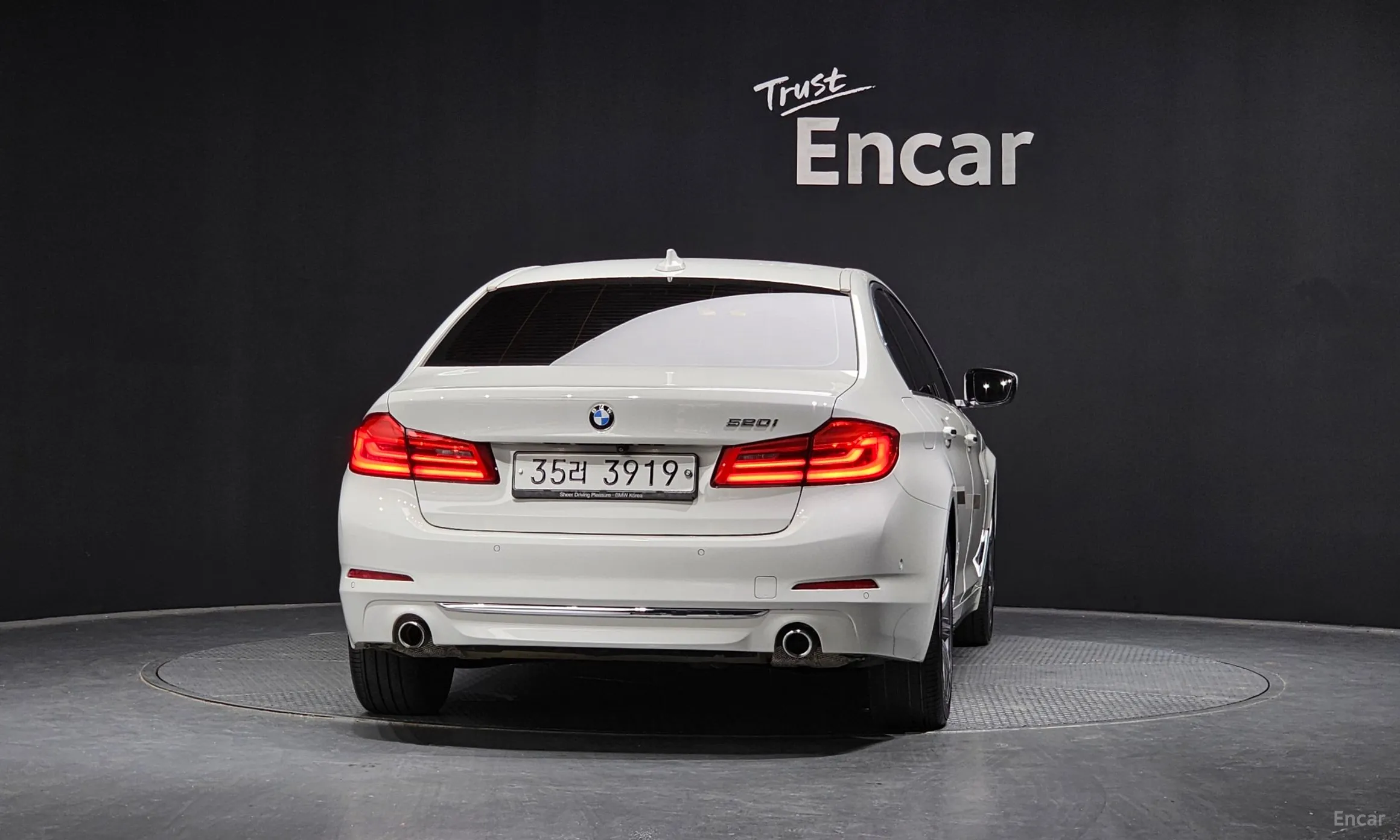BMW 5 Series (G30) превью 3