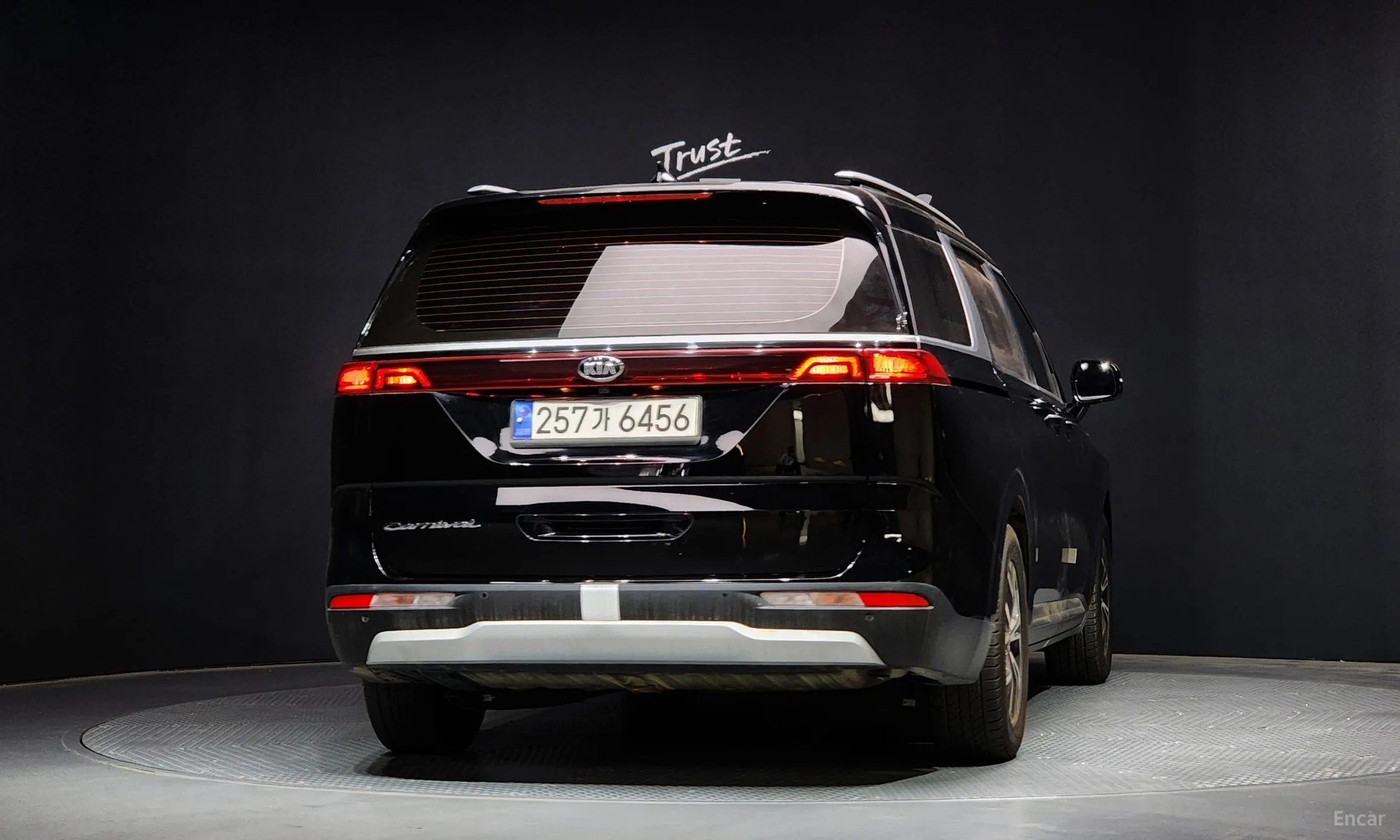Kia Carnival Gen 4 превью 3