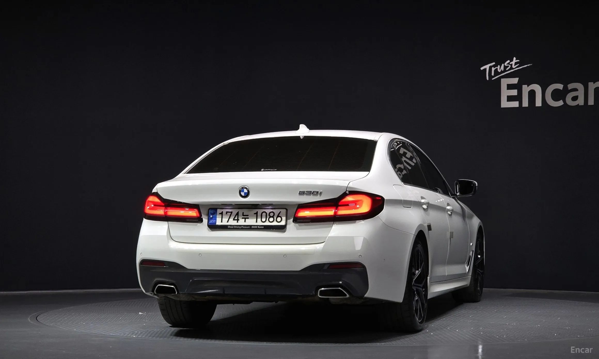 BMW 5 Series (G30) превью 3