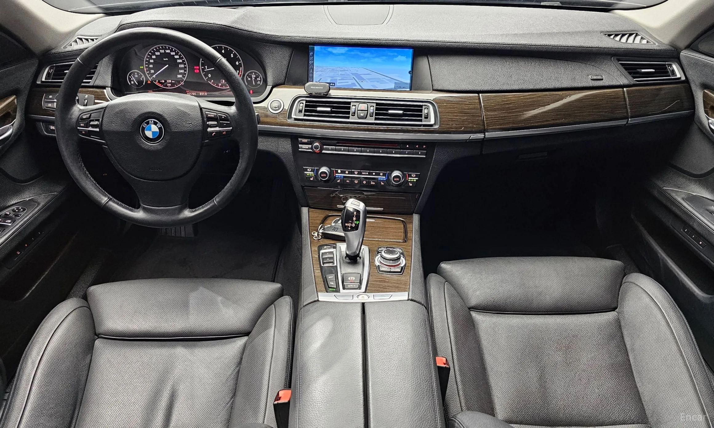 BMW 7 Series (F01) превью 4