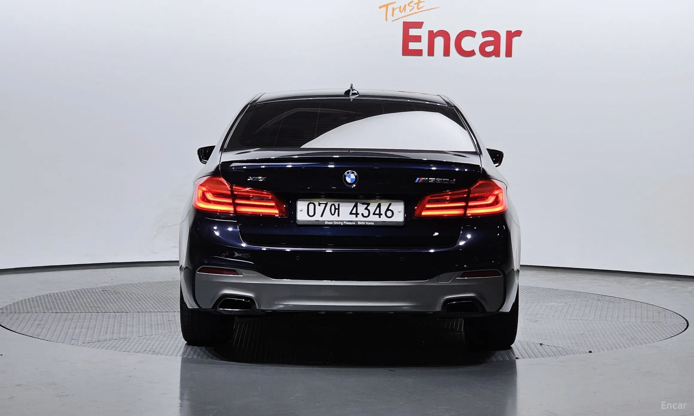 BMW 5 Series (G30) превью 3