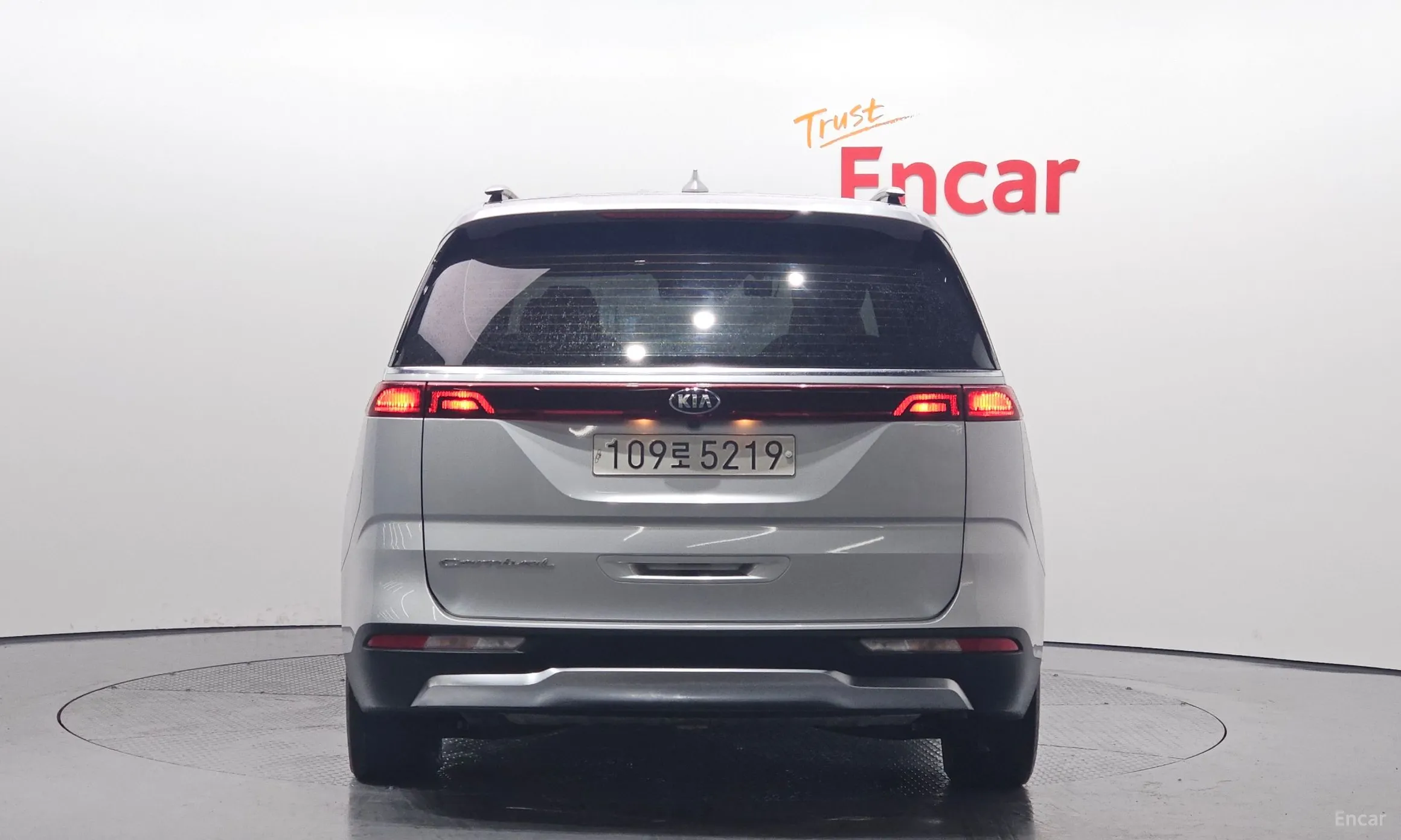 Kia Carnival Gen 4 превью 3