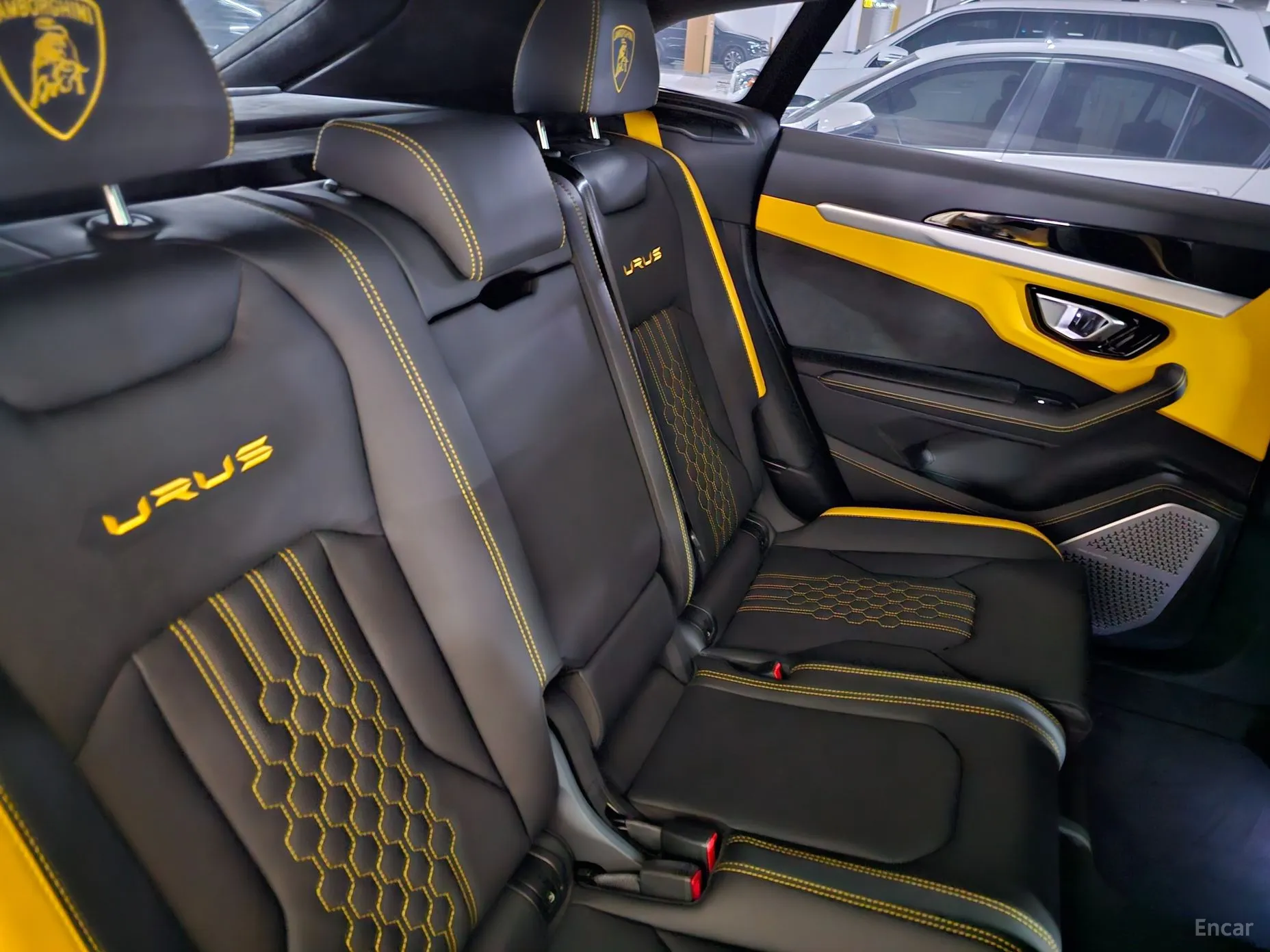 Lamborghini Urus превью 10