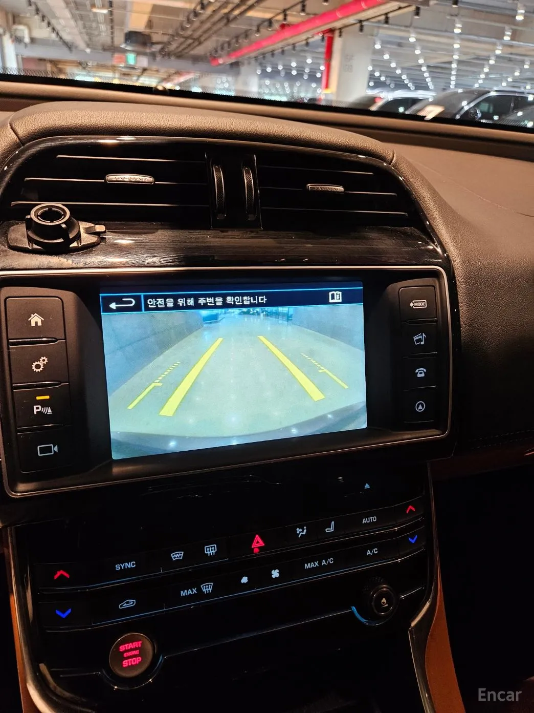 Jaguar XE превью 12