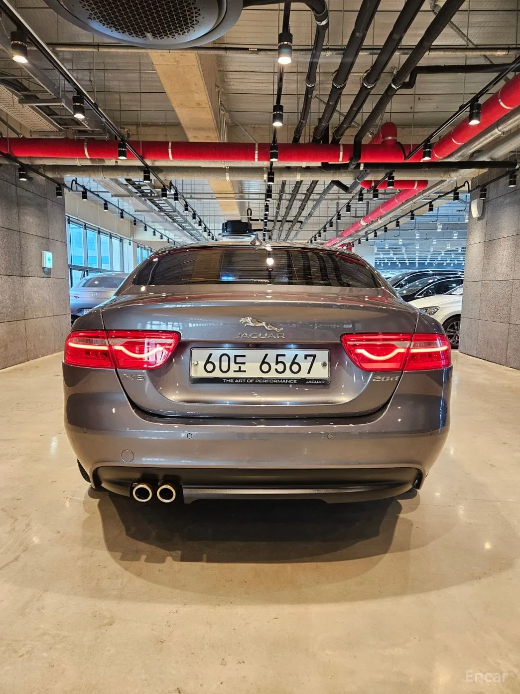 Jaguar XE превью 4