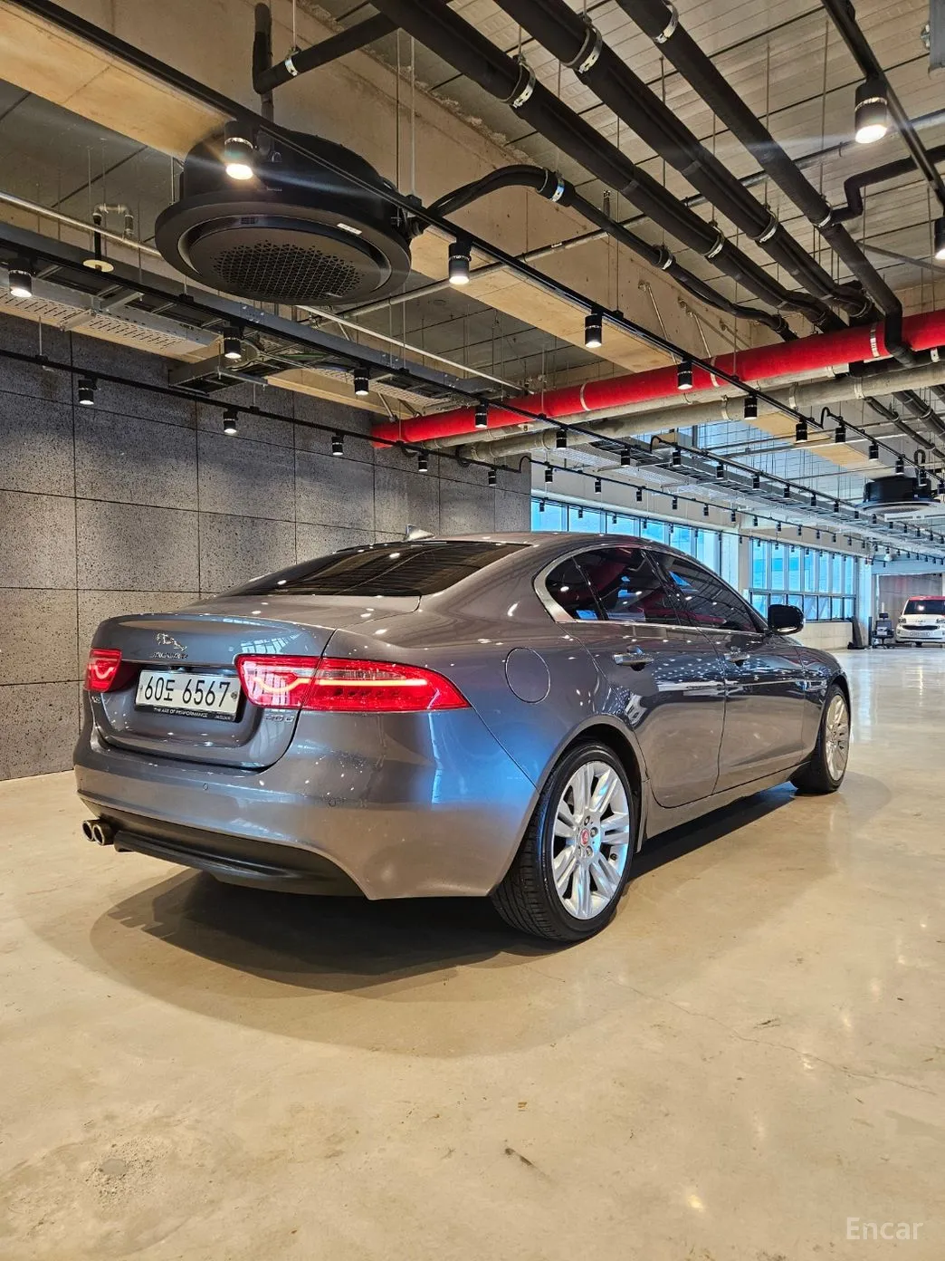 Jaguar XE превью 5