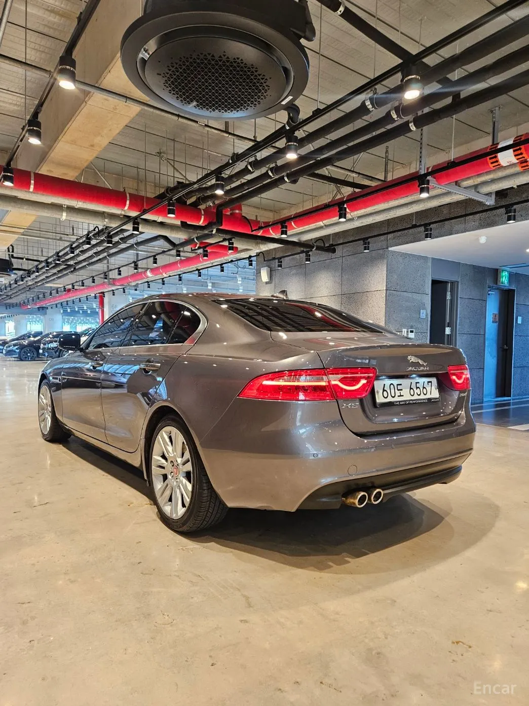 Jaguar XE превью 6