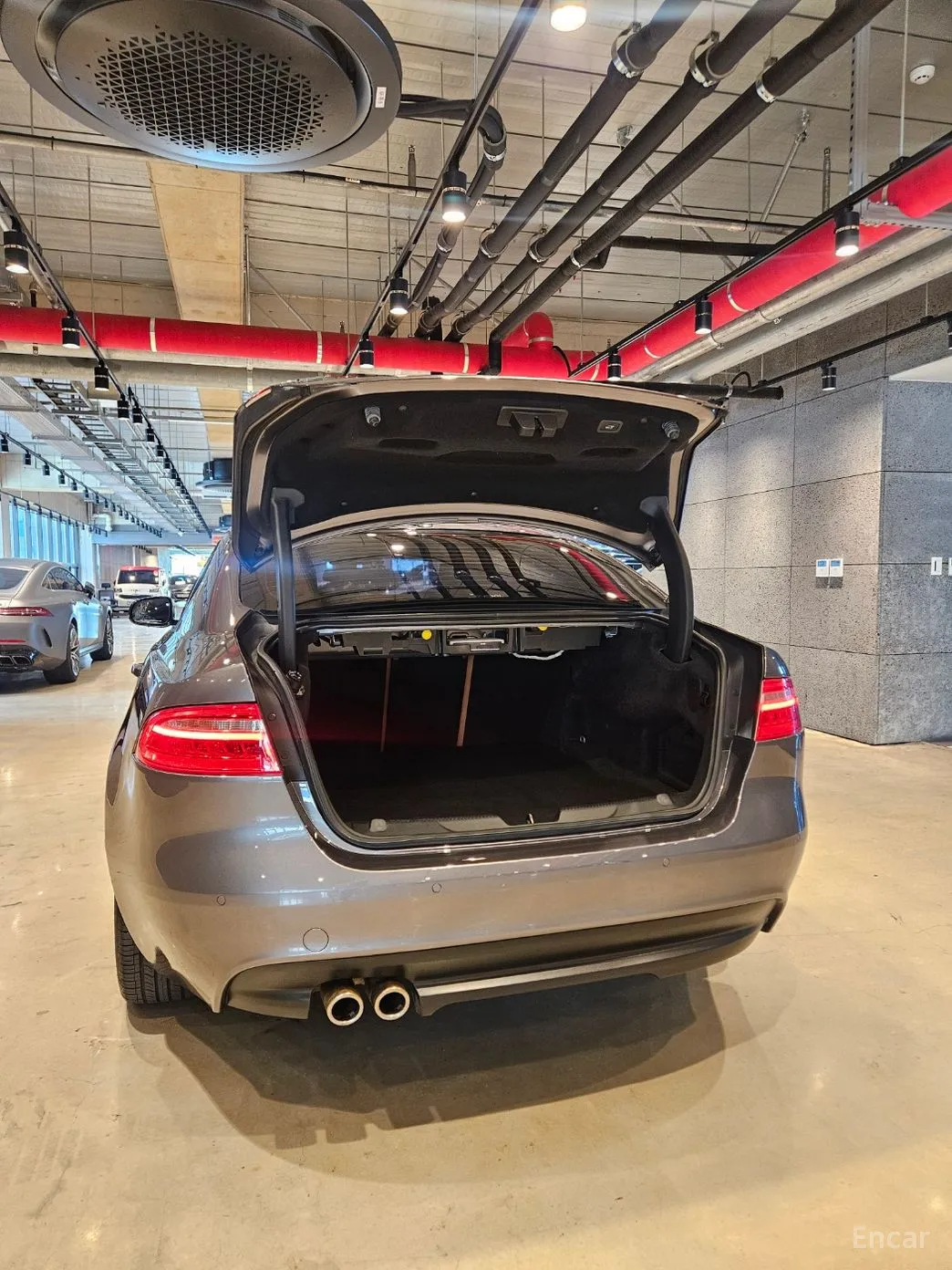 Jaguar XE превью 7