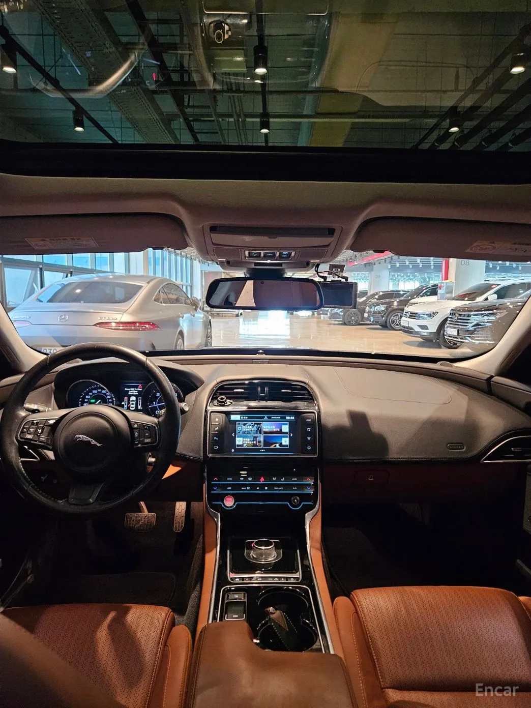 Jaguar XE превью 9