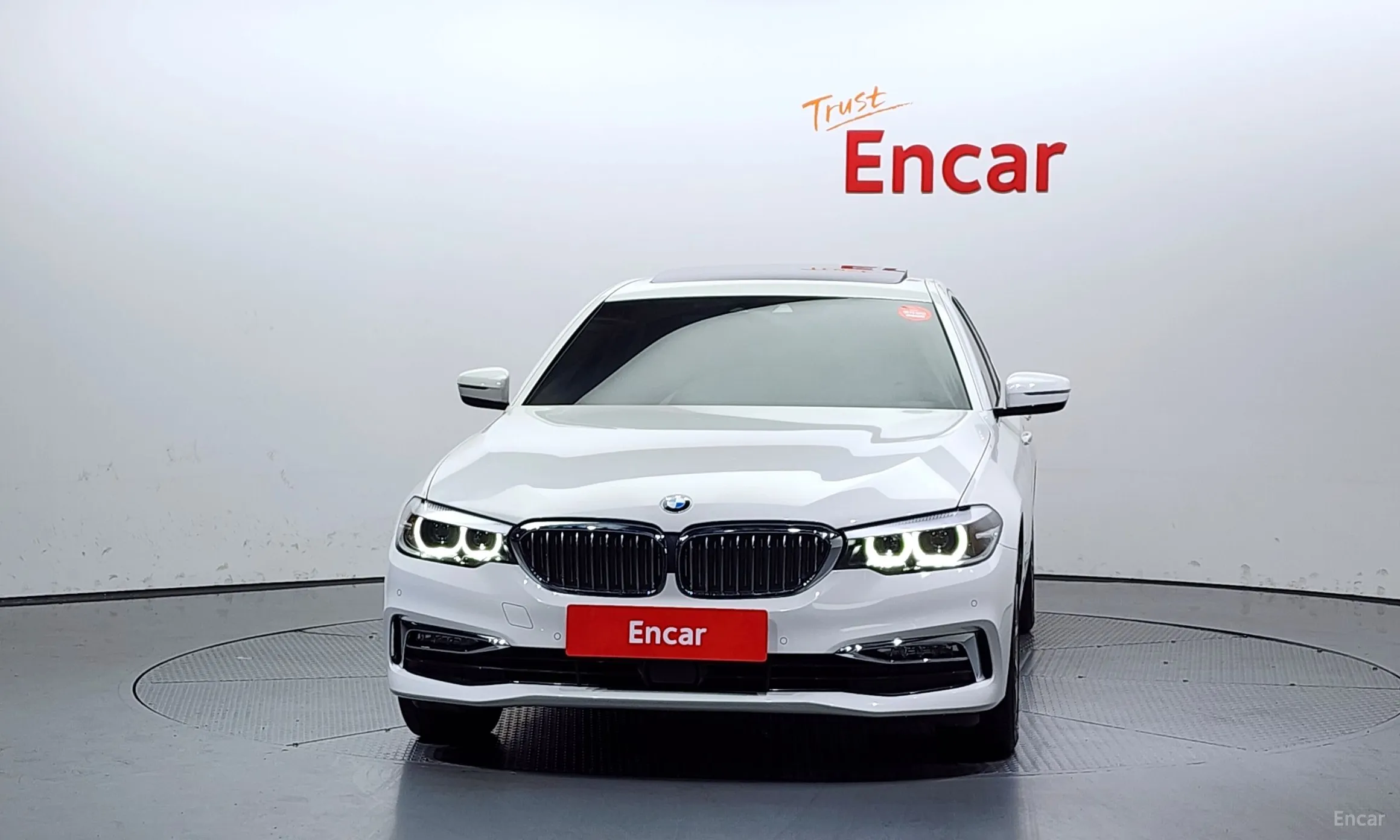 BMW 5 Series (G30) превью 2