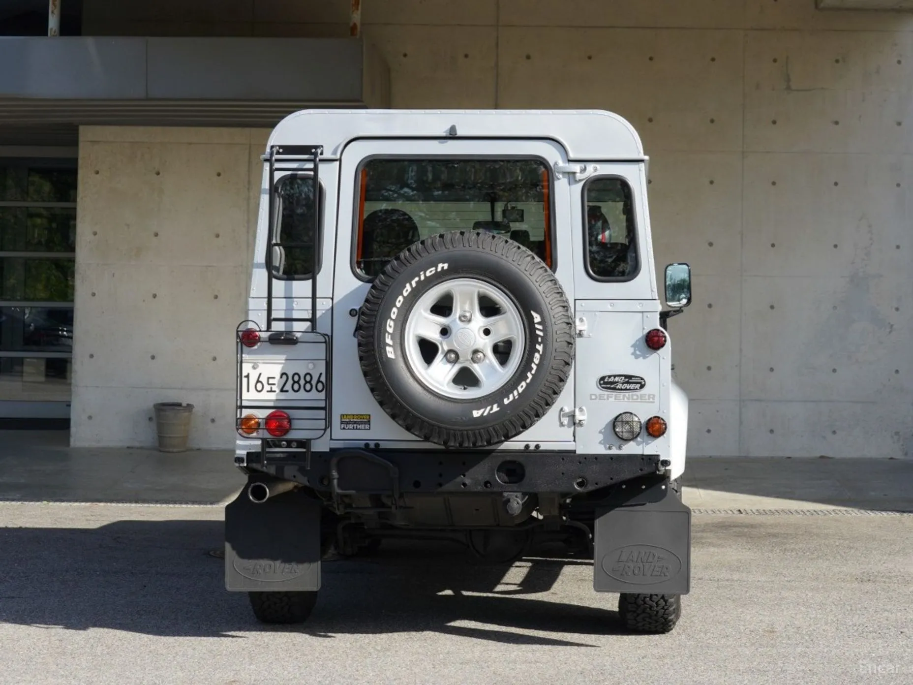 Land Rover Defender превью 3