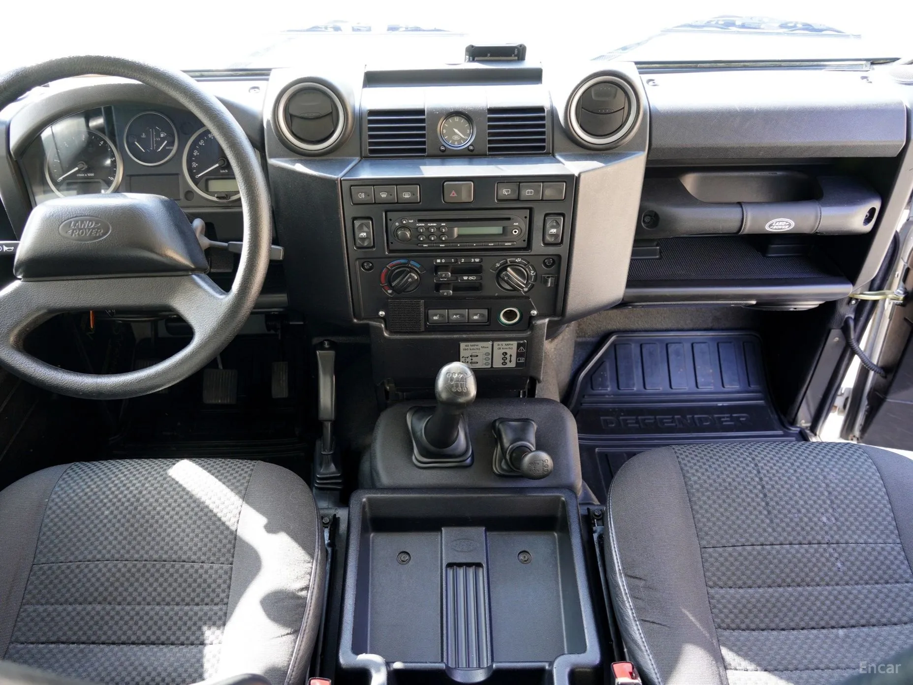 Land Rover Defender превью 4