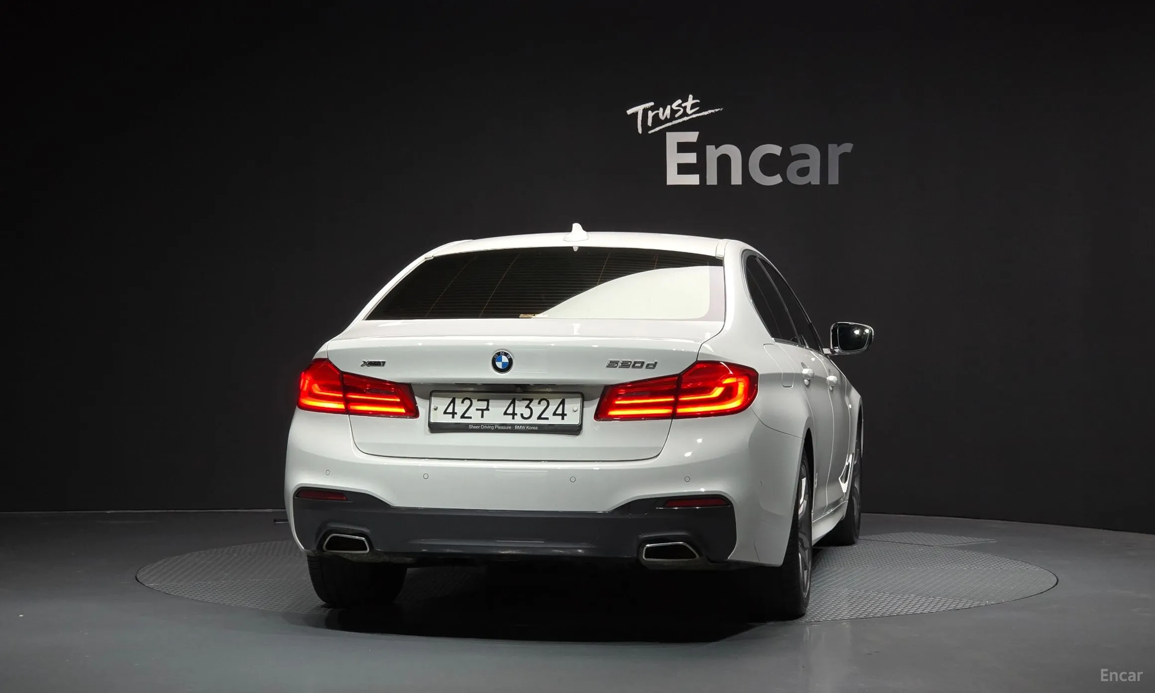 BMW 5 Series (G30) превью 3