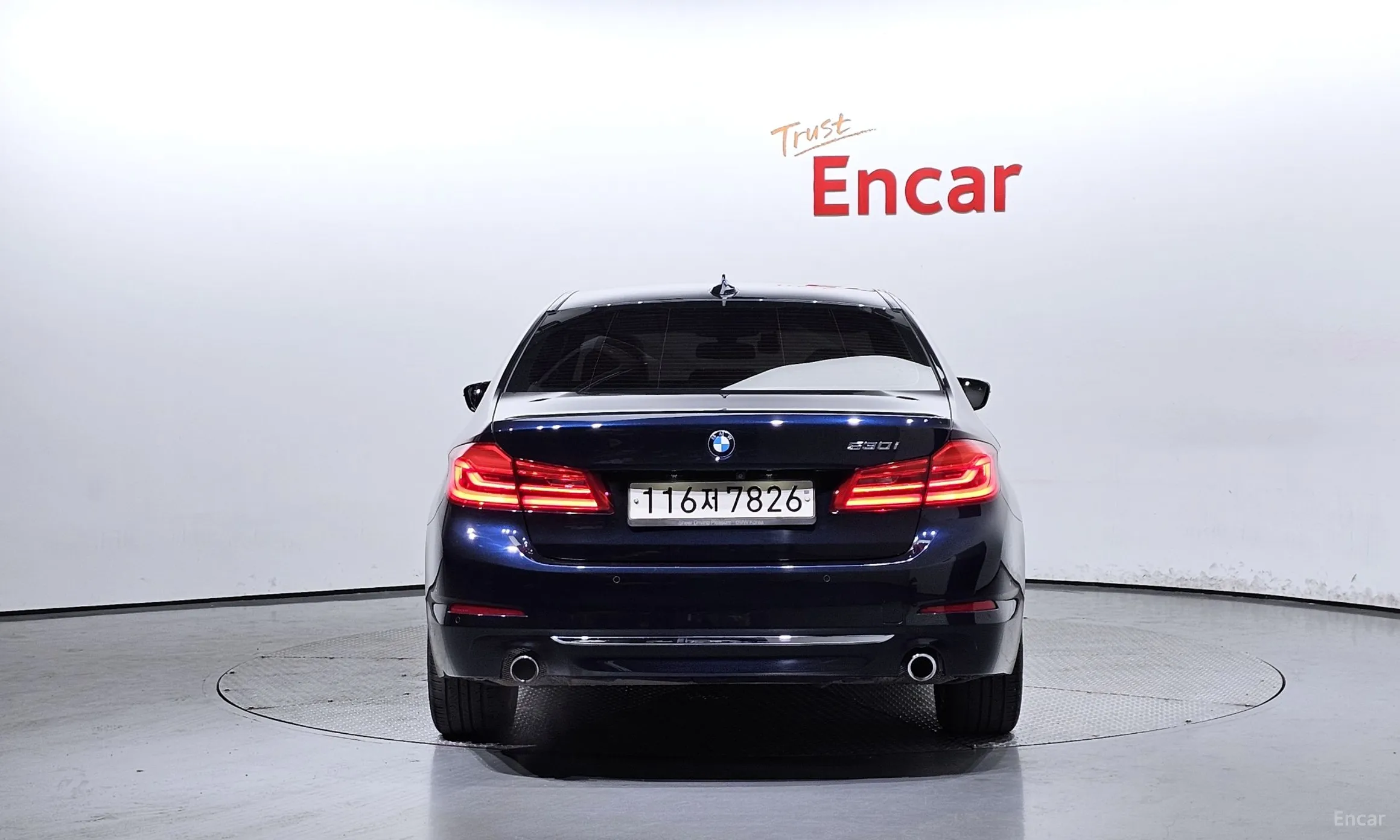 BMW 5 Series (G30) превью 3