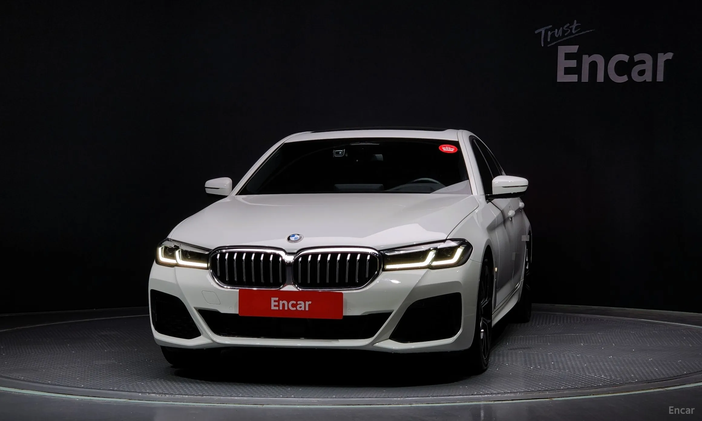 BMW 5 Series (G30) превью 2