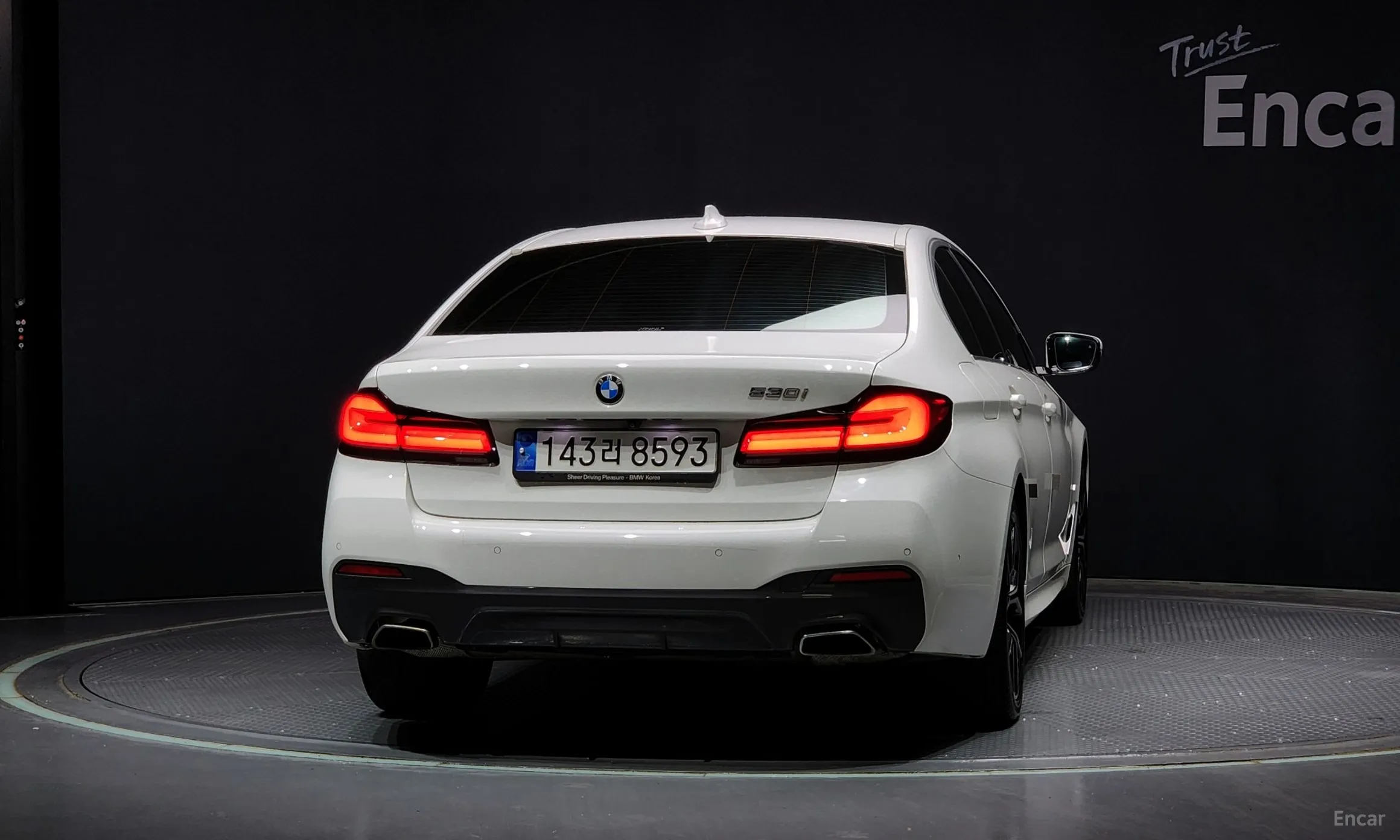 BMW 5 Series (G30) превью 3