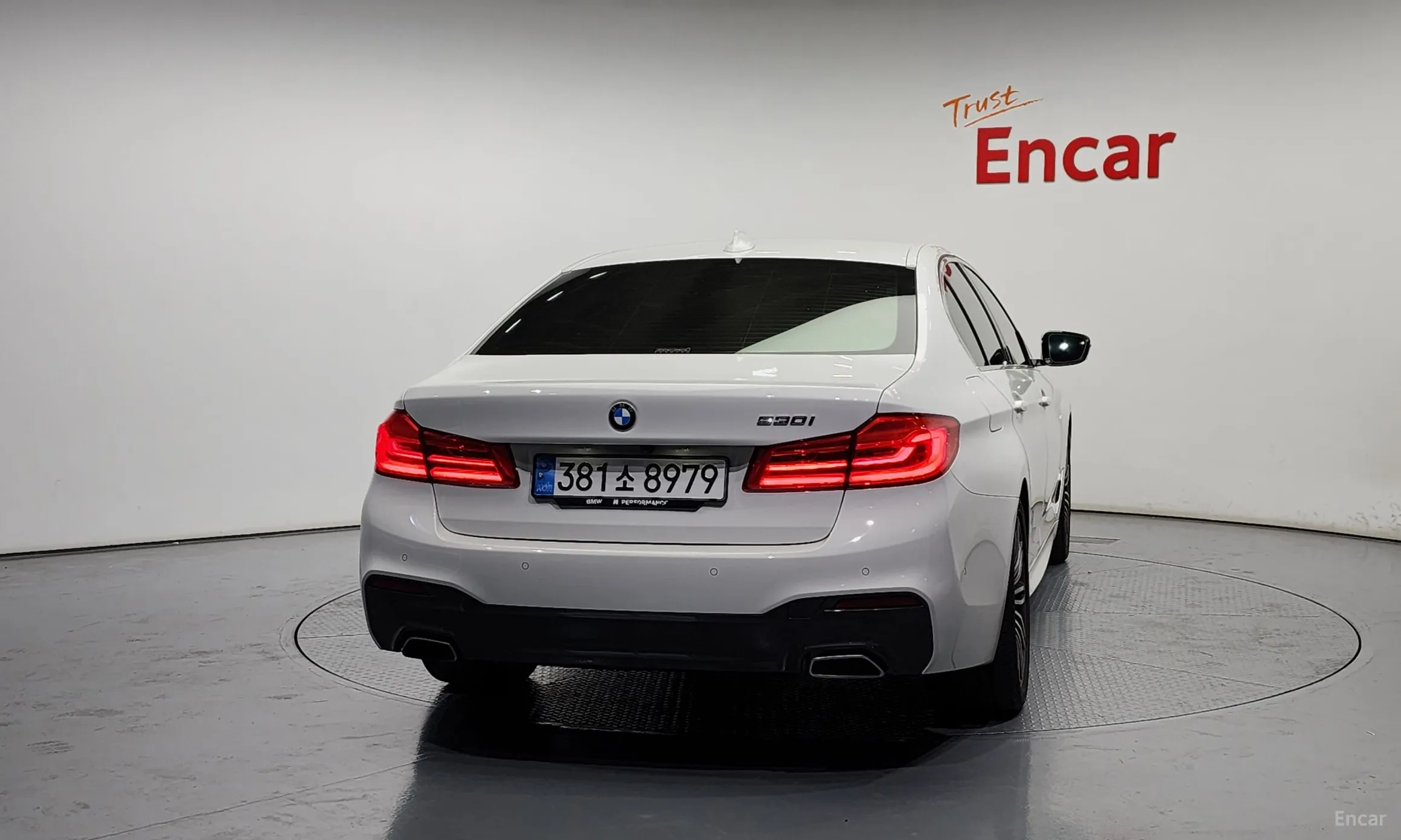 BMW 5 Series (G30) превью 3