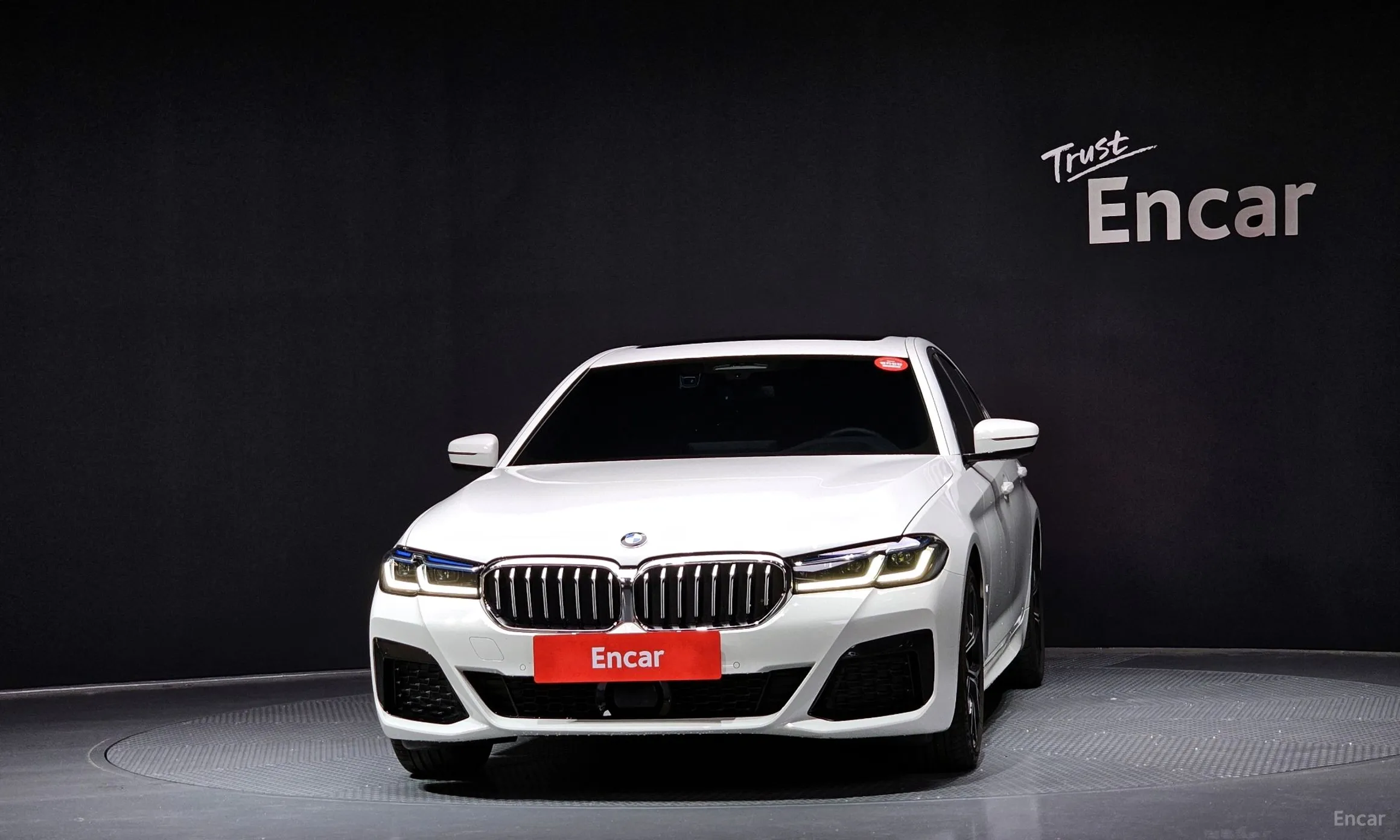 BMW 5 Series (G30) превью 2