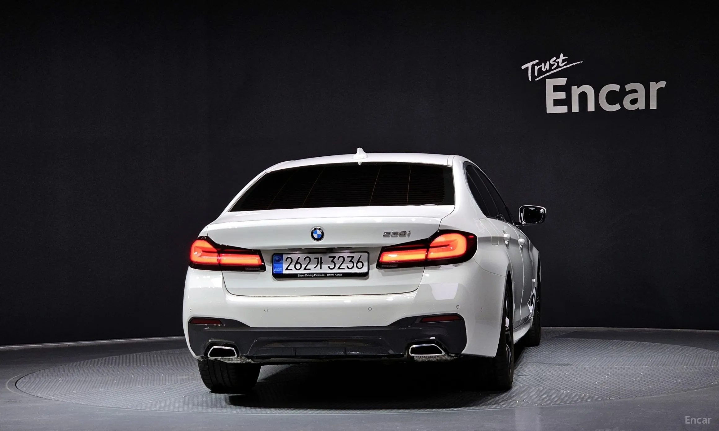 BMW 5 Series (G30) превью 3