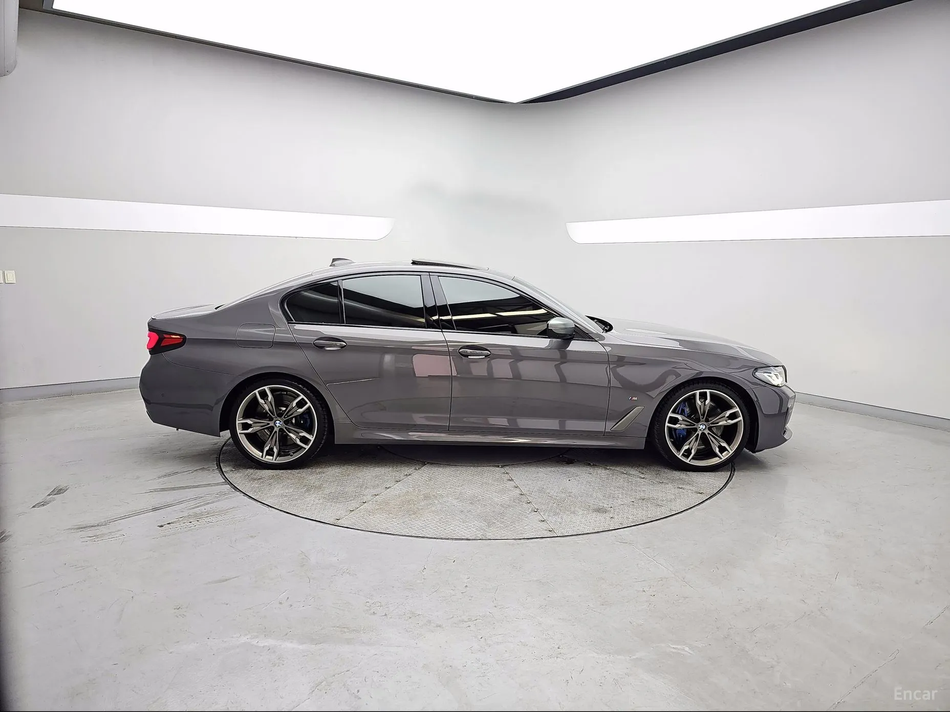 BMW 5 Series (G30) превью 2