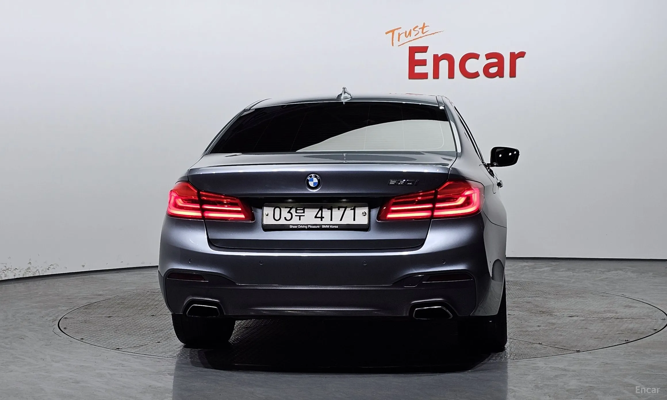 BMW 5 Series (G30) превью 3