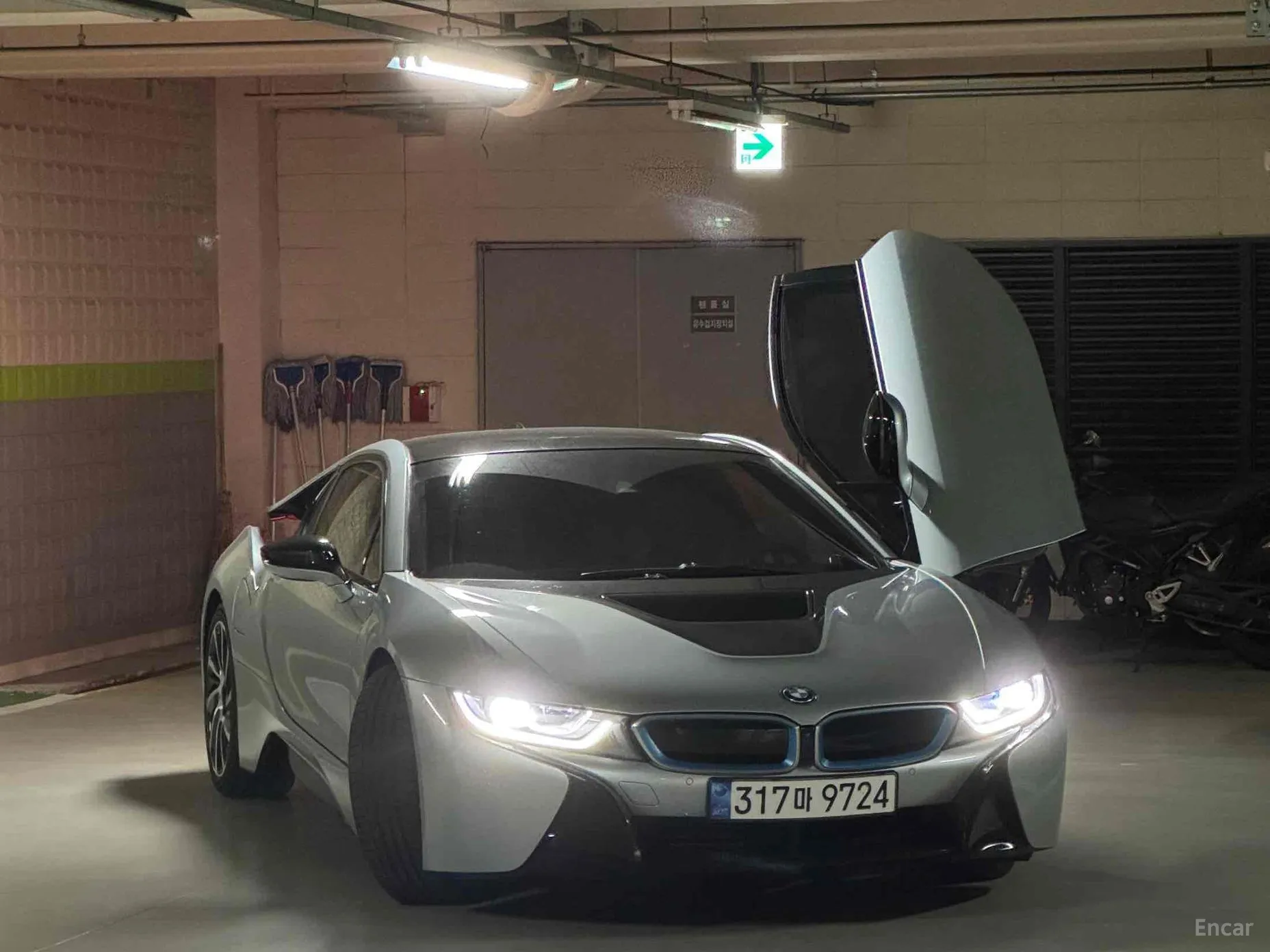 BMW i8