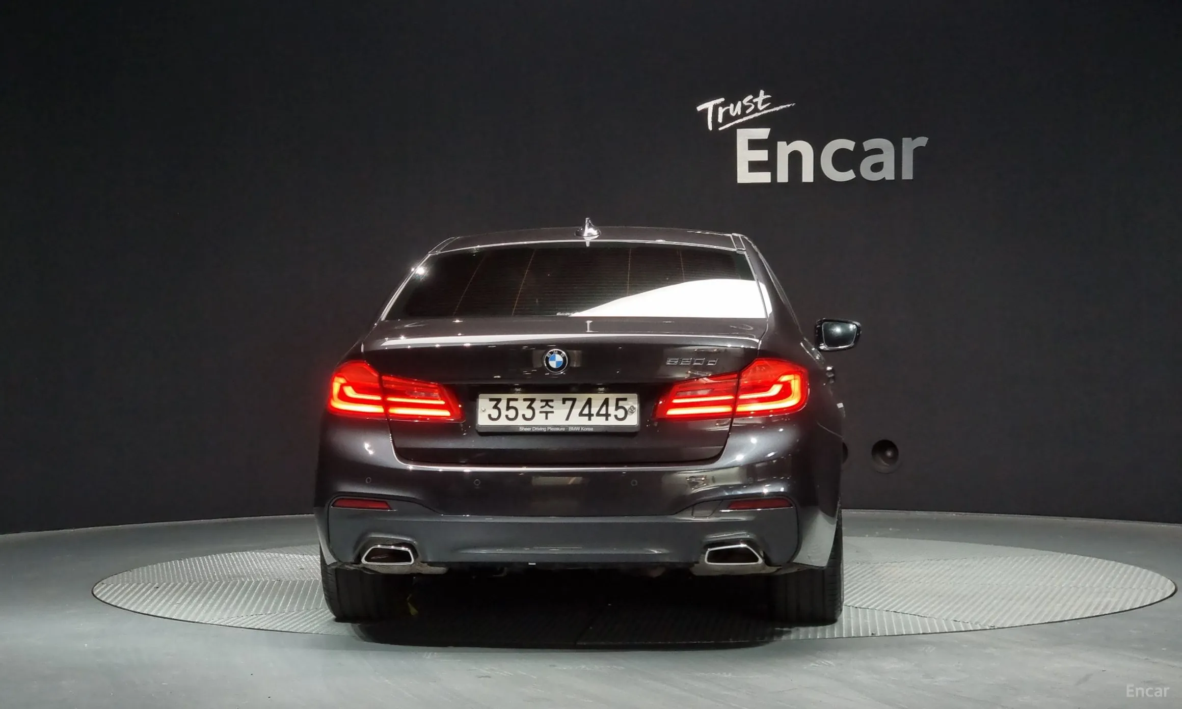 BMW 5 Series (G30) превью 3