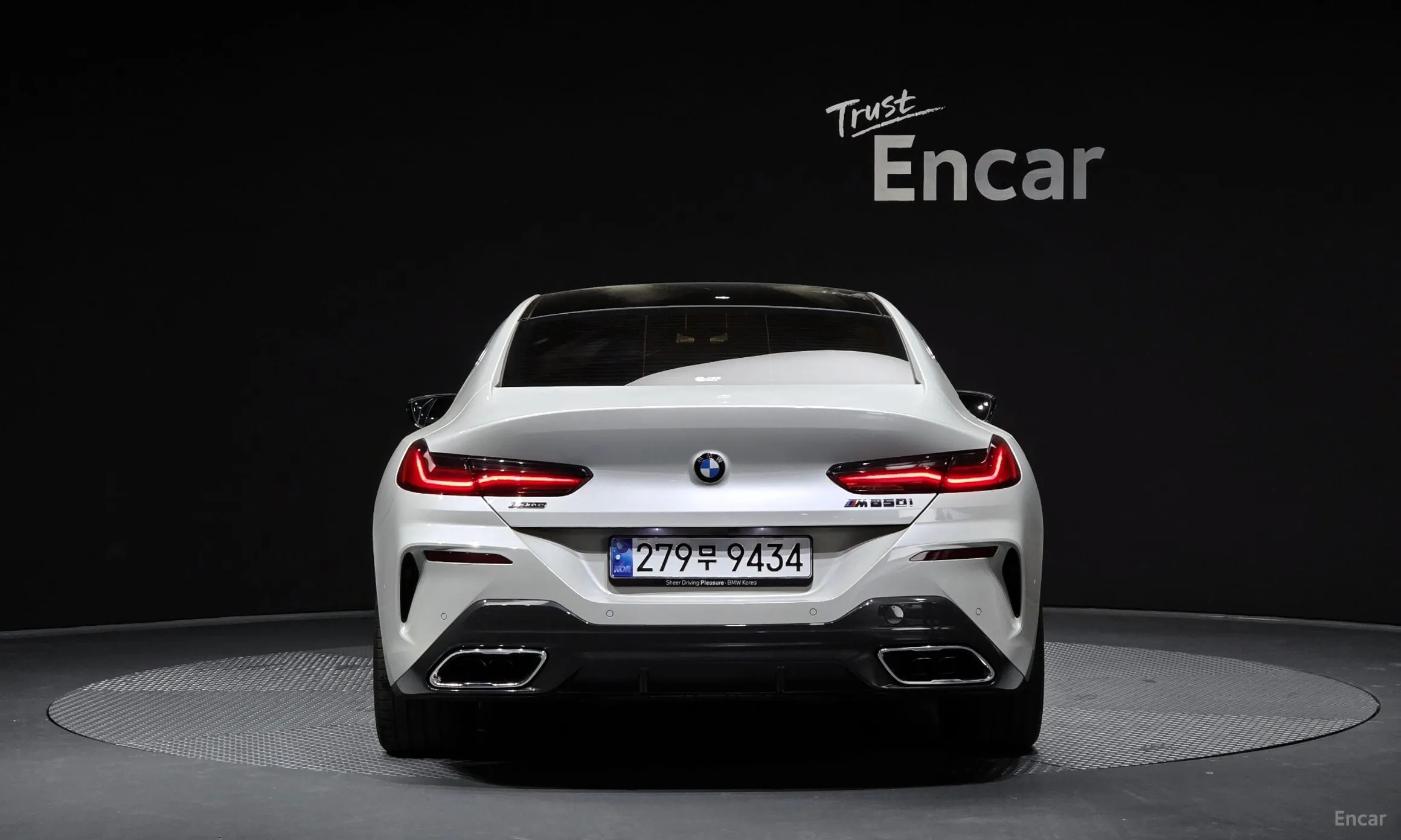 BMW 8-series (G15) превью 3