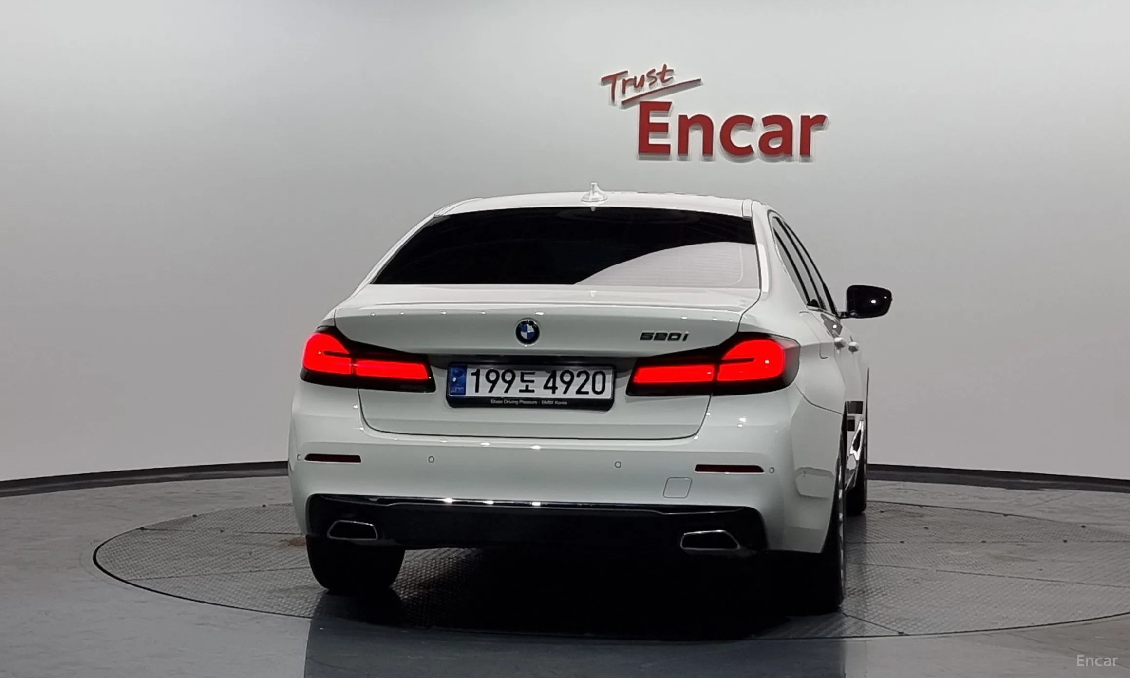 BMW 5 Series (G30) превью 3