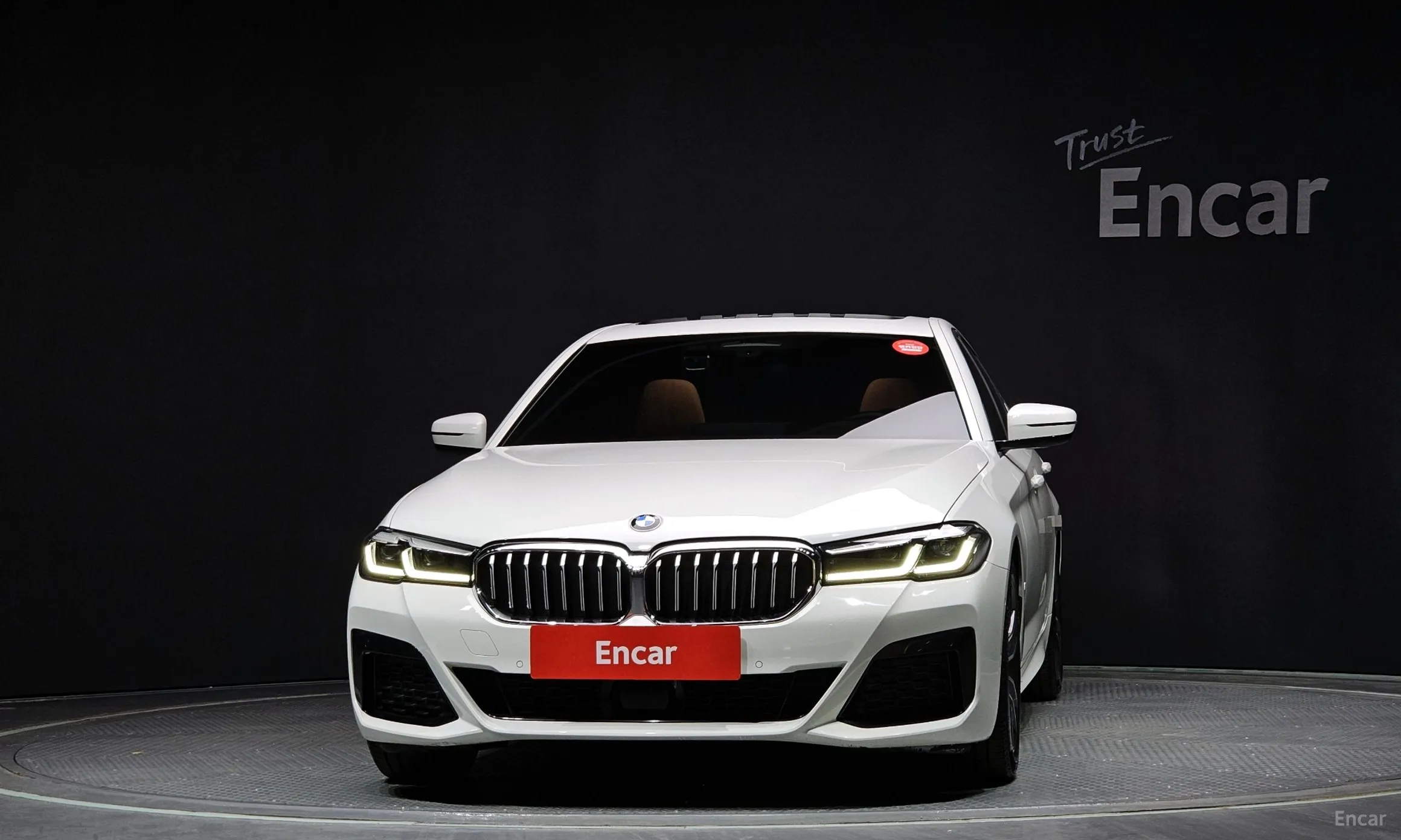 BMW 5 Series (G30) превью 2