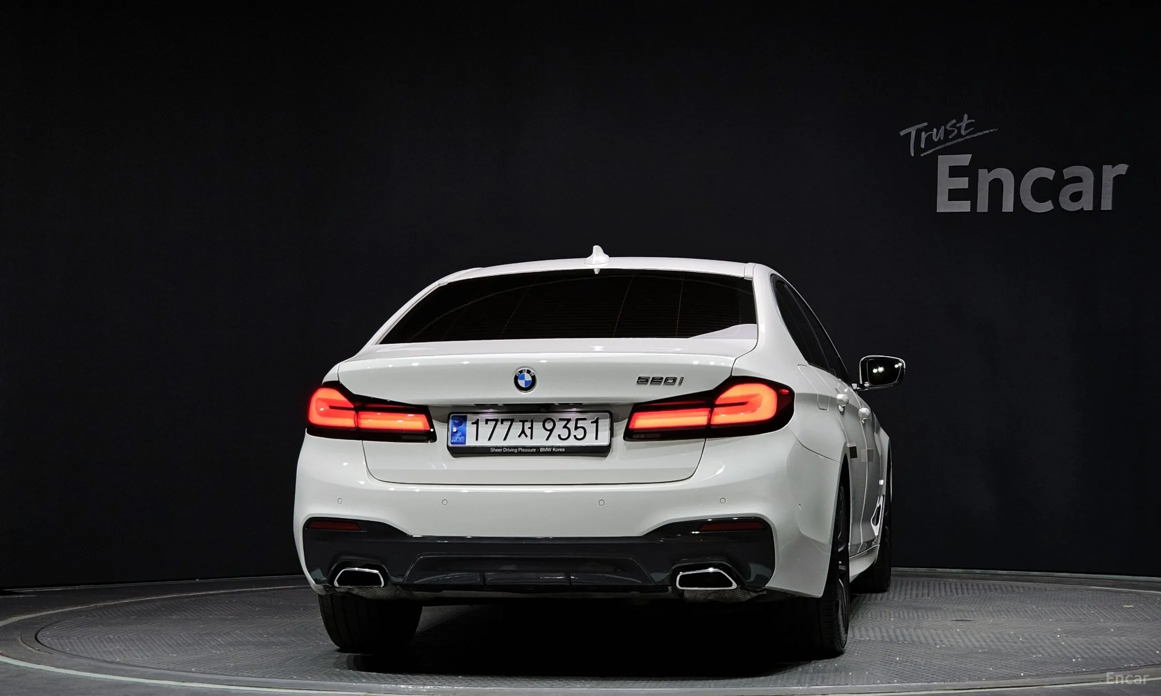 BMW 5 Series (G30) превью 3
