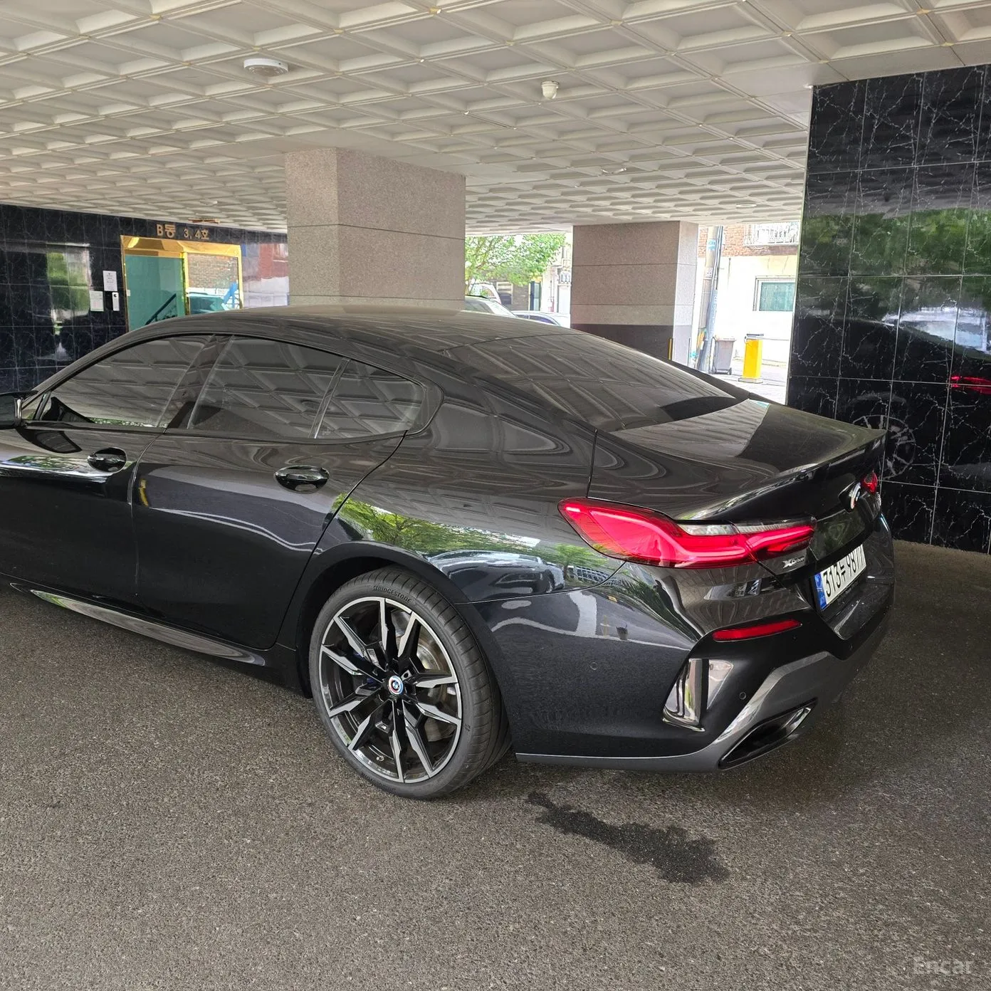 BMW 8-series (G15) превью 3